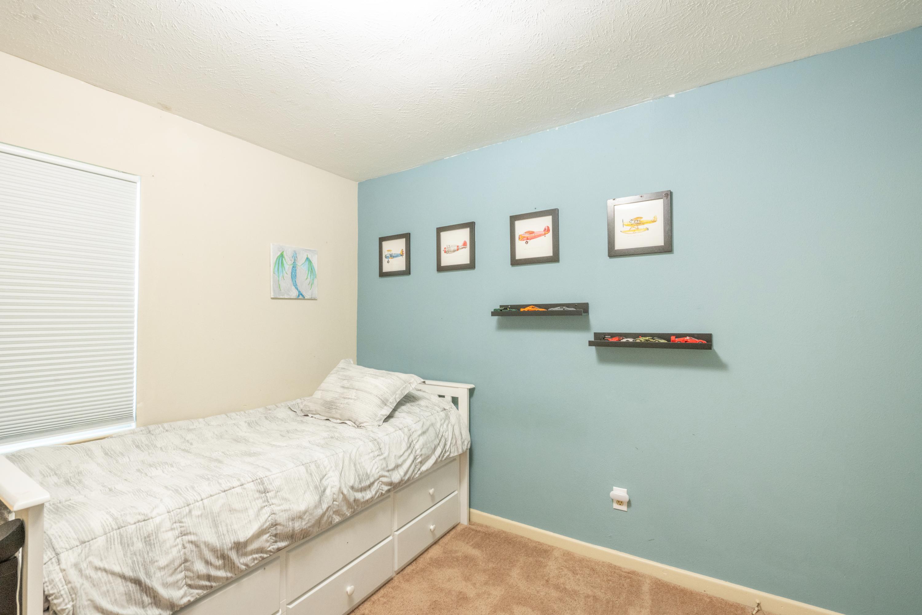  Comfort, Convenience, and Charm—Beautiful 3-Bedroom Townhome - 物件實景