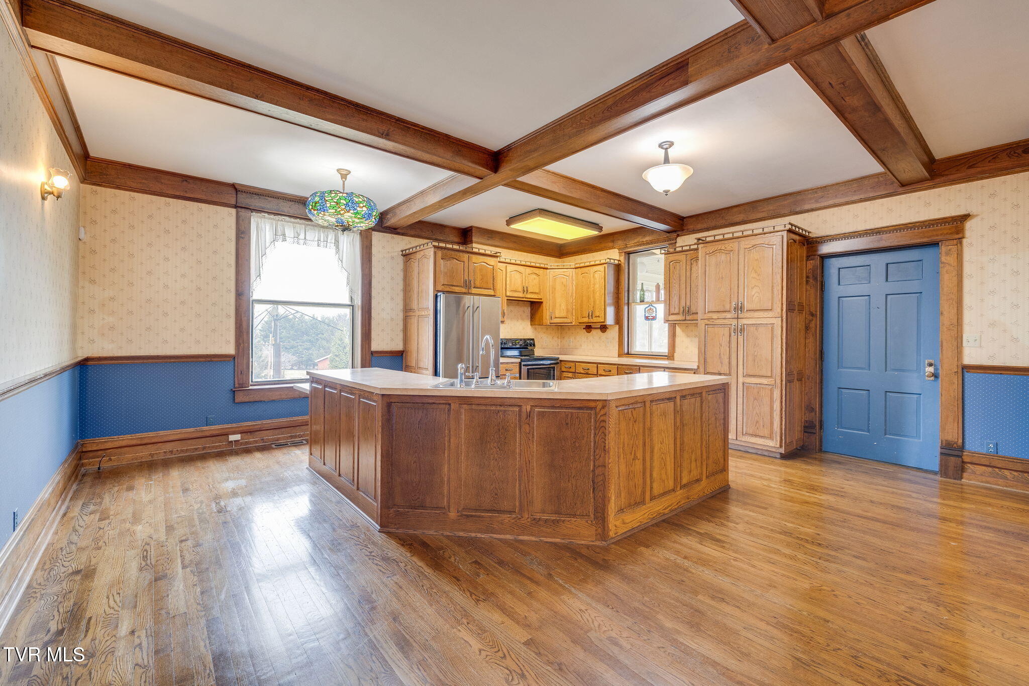 Bristol, Tennessee, 37620, United States, 4 Bedrooms Bedrooms, ,5 BathroomsBathrooms,Residential,For Sale,2005262