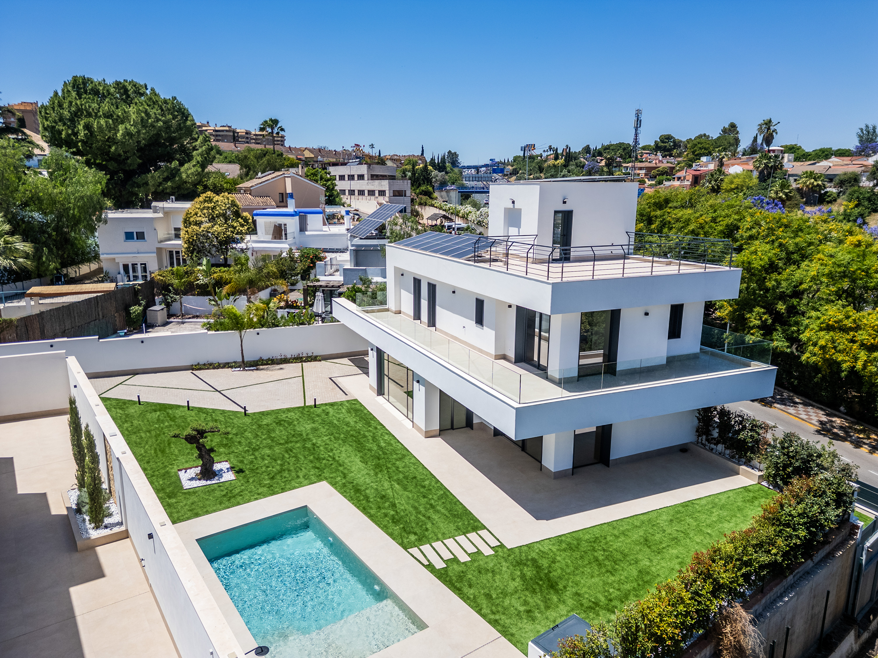  Detached villa with pool in private development in Tomares - 物件實景