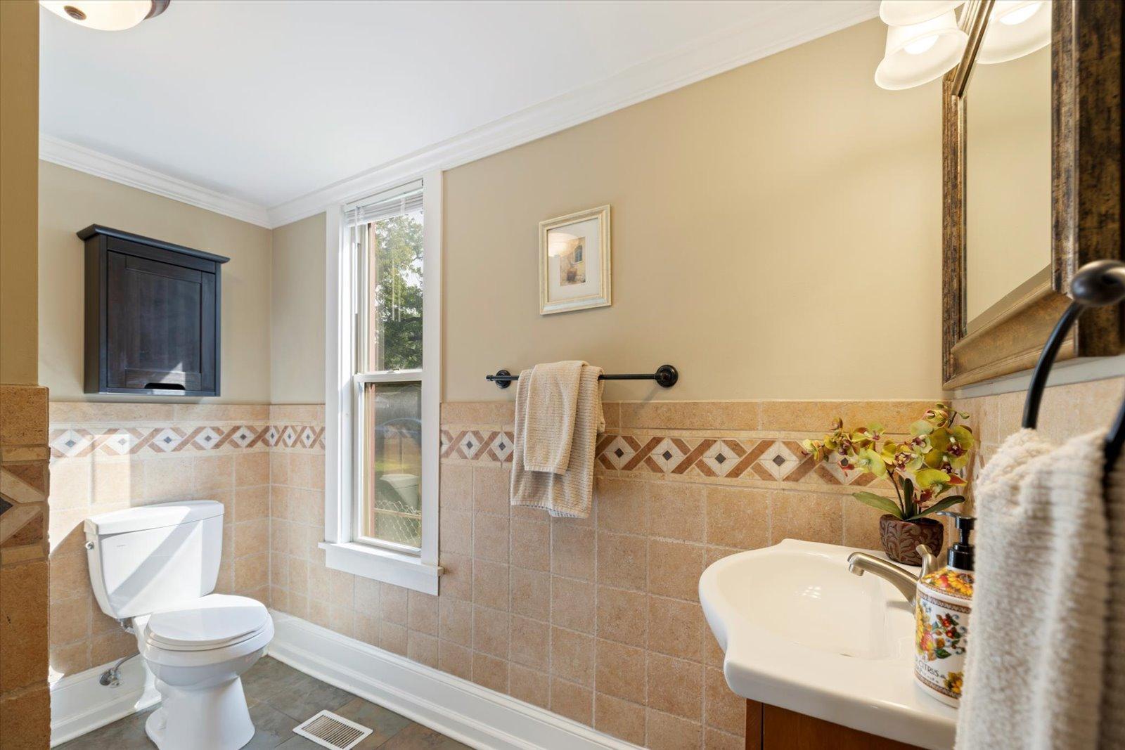 Minneapolis, Minnesota, 55418, United States, 4 Bedrooms Bedrooms, ,2 BathroomsBathrooms,Residential,For Sale,1970458