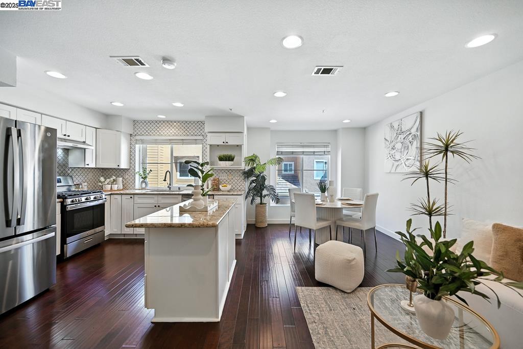 Dublin, California, 94568, United States, 3 Bedrooms Bedrooms, ,2 BathroomsBathrooms,Residential,For Sale,1987848