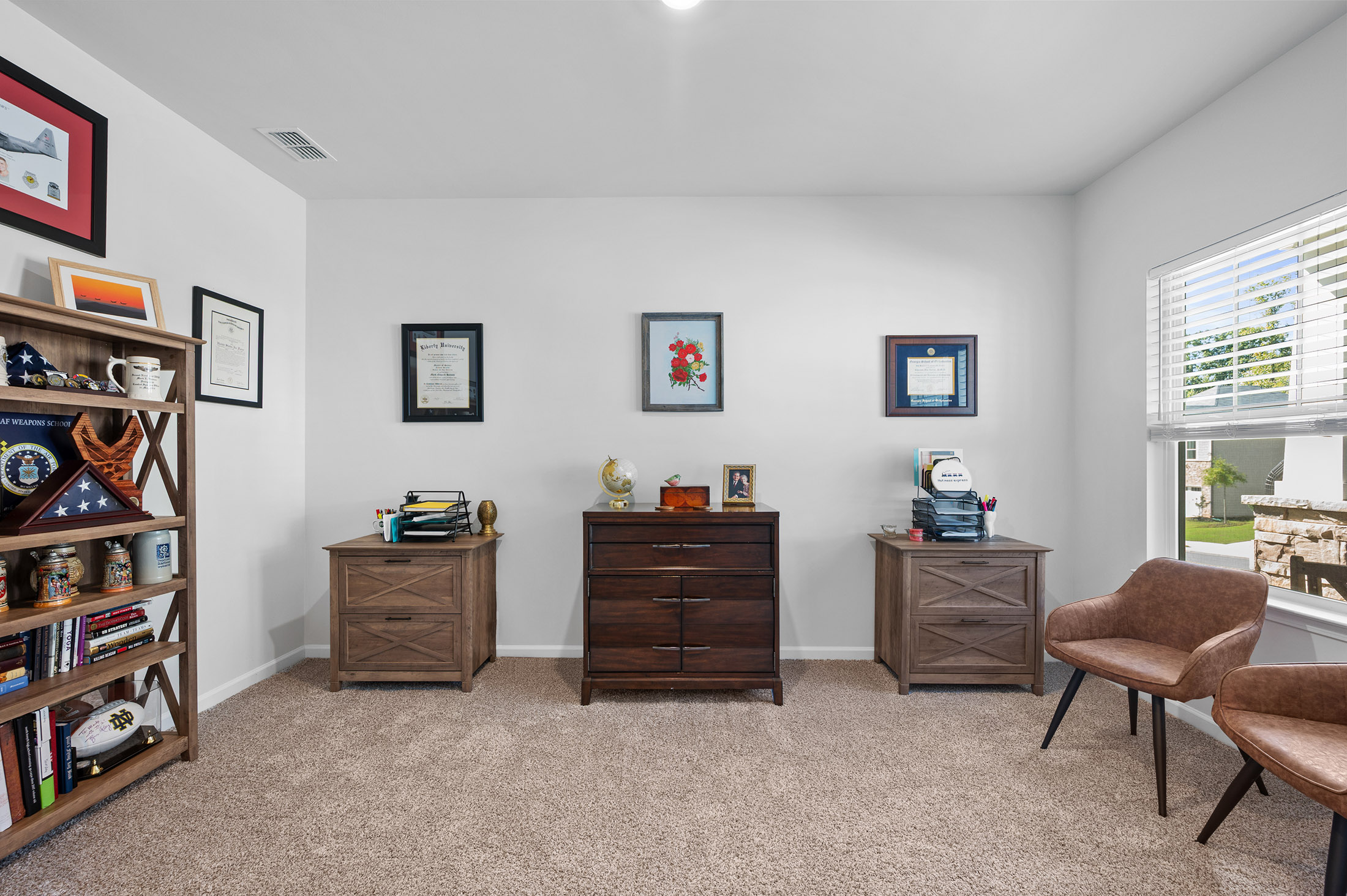  Move-In-Ready Living with a Home Office and Media Loft - 物件實景