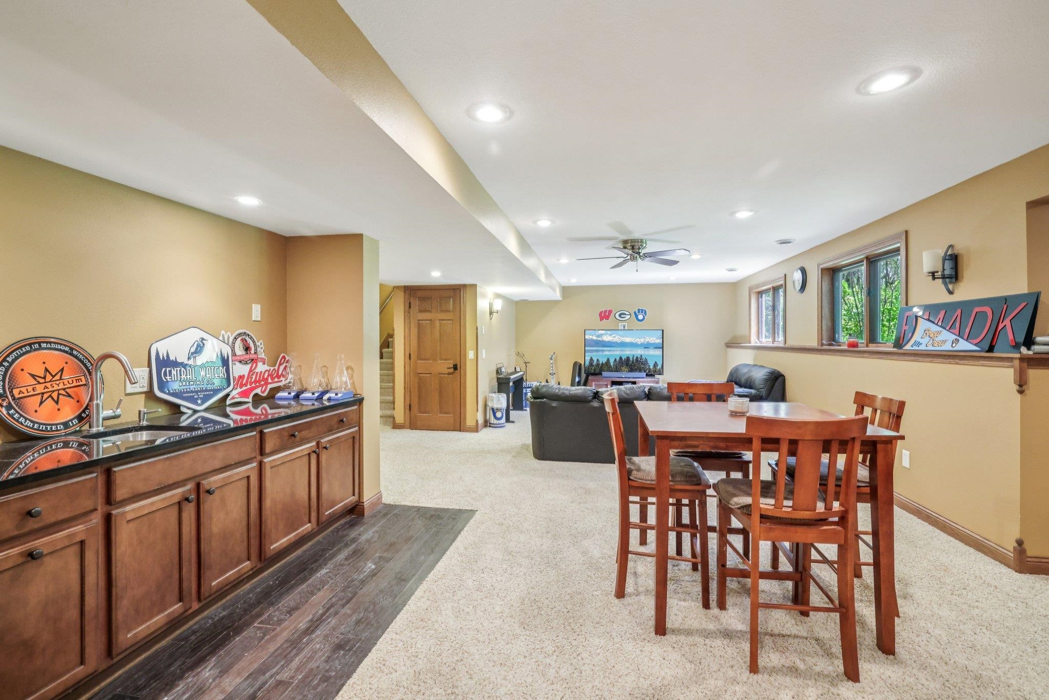 Portage, Wisconsin, 53901, United States, 4 Bedrooms Bedrooms, ,5 BathroomsBathrooms,Residential,For Sale,1976177