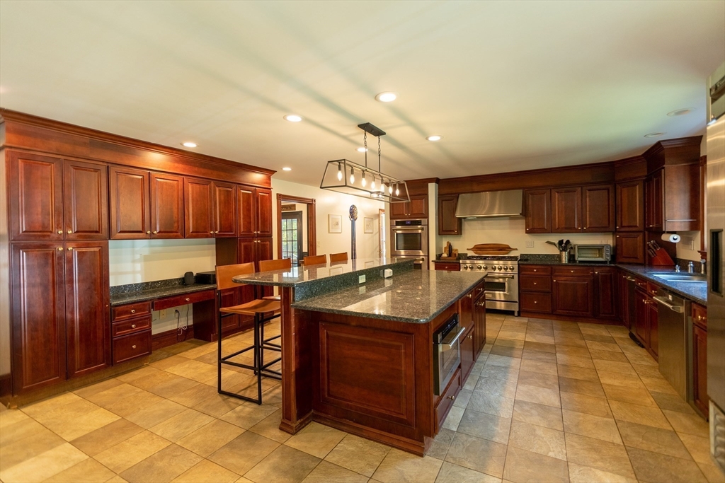 Hardwick, Massachusetts, 01037, United States, 5 Bedrooms Bedrooms, ,5 BathroomsBathrooms,Residential,For Sale,1904254