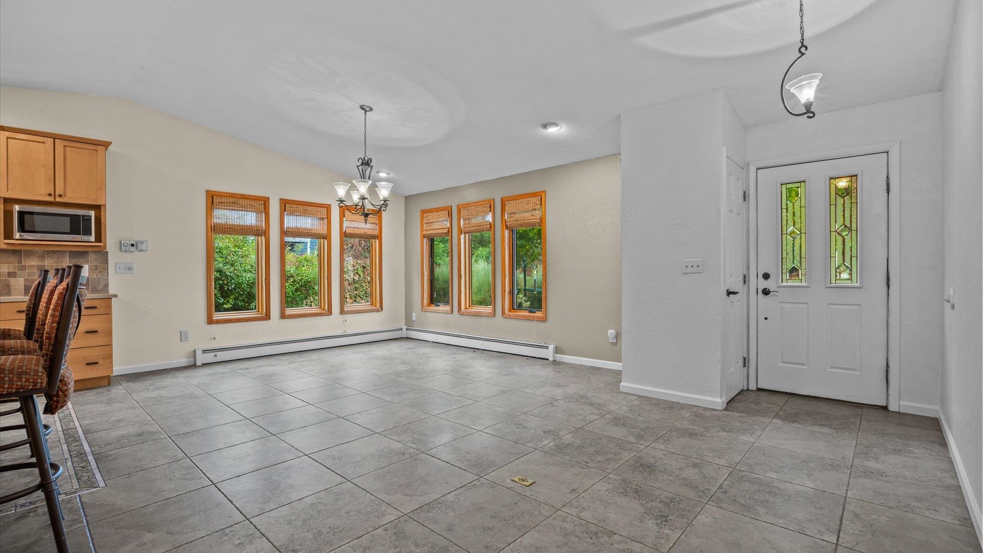 Grand Junction, Colorado, 81506, United States, 4 Bedrooms Bedrooms, ,3 BathroomsBathrooms,Residential,For Sale,1998491