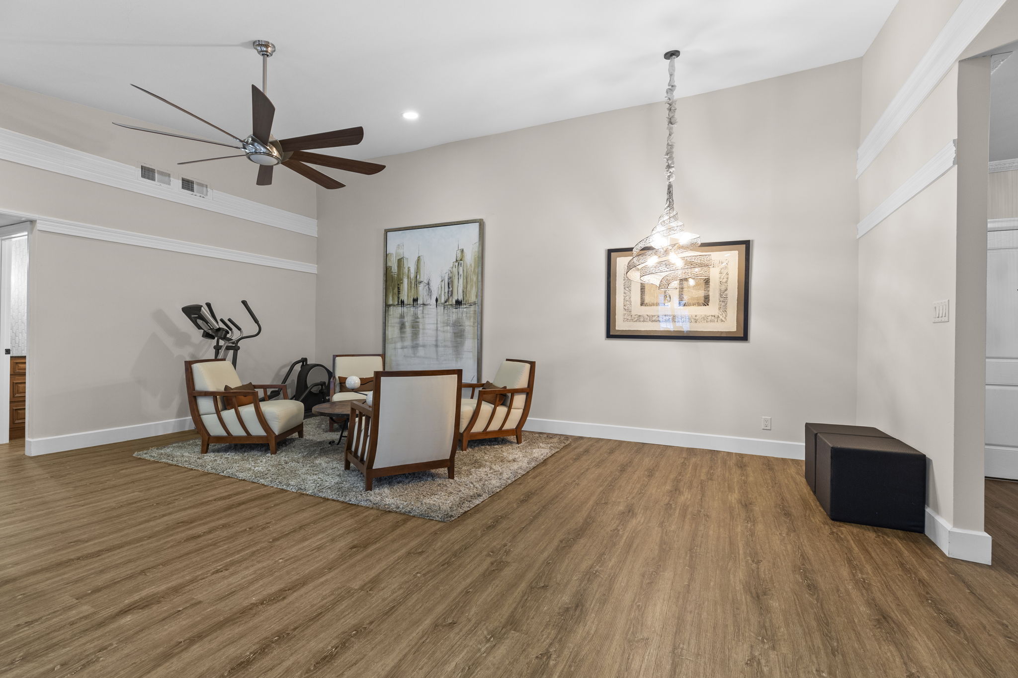  Beautifully renovated single-level condominium - 物件實景
