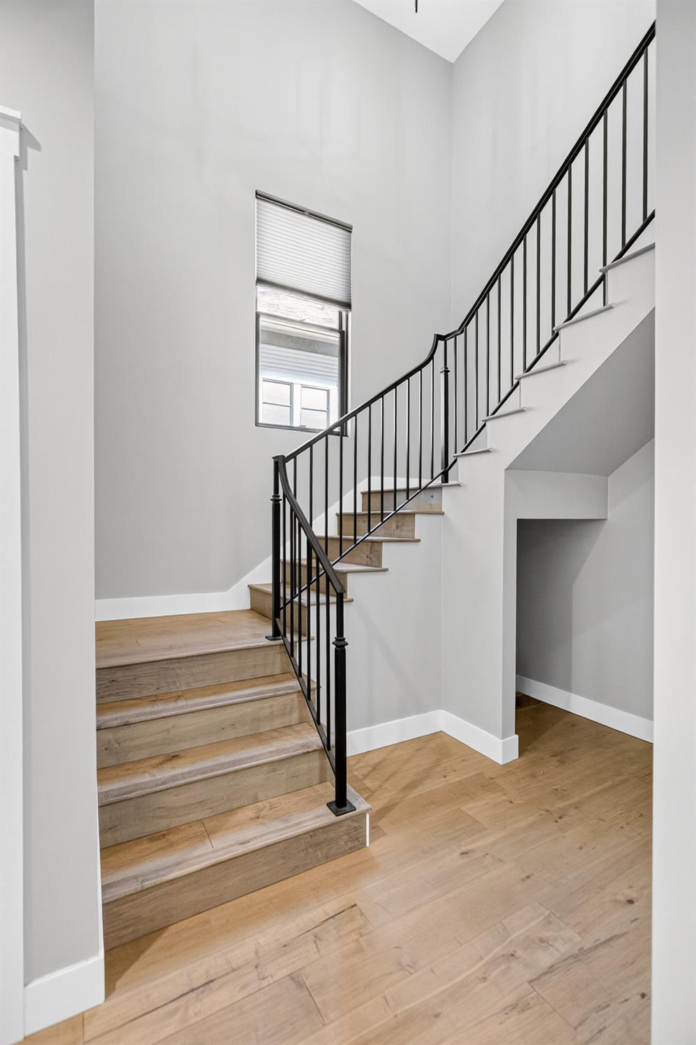 Sacramento, California, 95816, United States, 3 Bedrooms Bedrooms, ,5 BathroomsBathrooms,Residential,For Sale,1978117