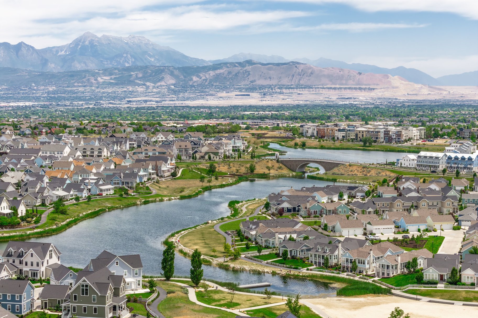  Move-In Ready in Daybreak — Steps from the Lake, Loaded with Custom Upgrades - 物件實景