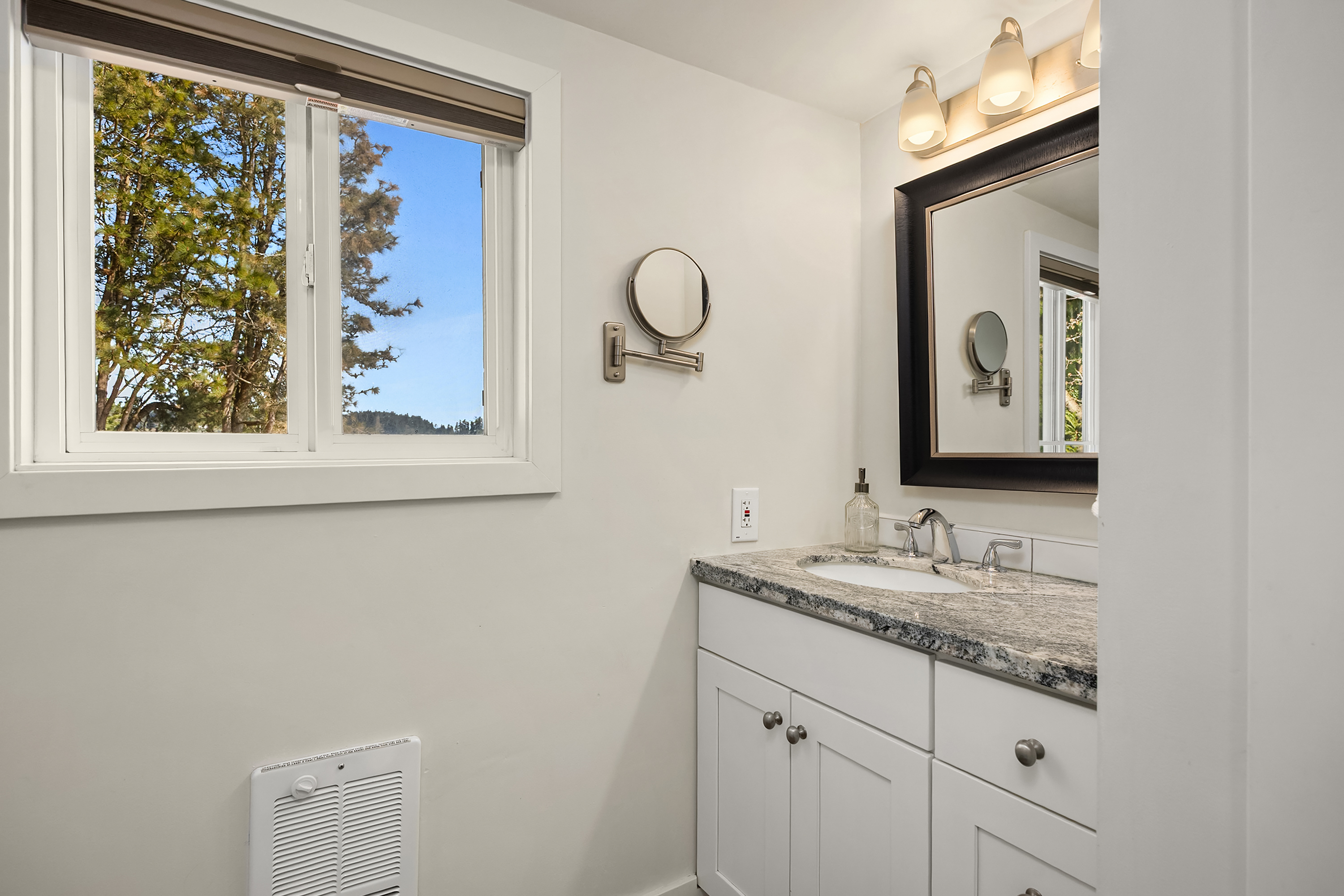  5430 Rockaway Beach Rd NE, Bainbridge Island, WA 98110 - 物件實景