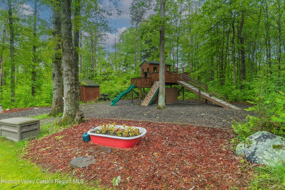 New Paltz, New York, 12561, United States, 3 Bedrooms Bedrooms, ,3 BathroomsBathrooms,Residential,For Sale,1873617