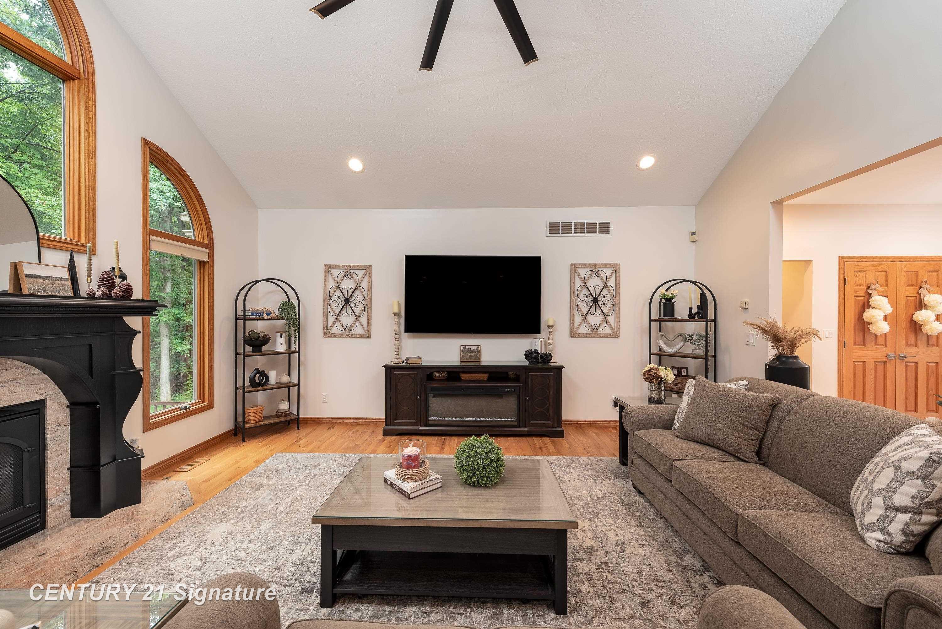 Midland, Michigan, 48642, United States, 4 Bedrooms Bedrooms, ,4 BathroomsBathrooms,Residential,For Sale,1981161