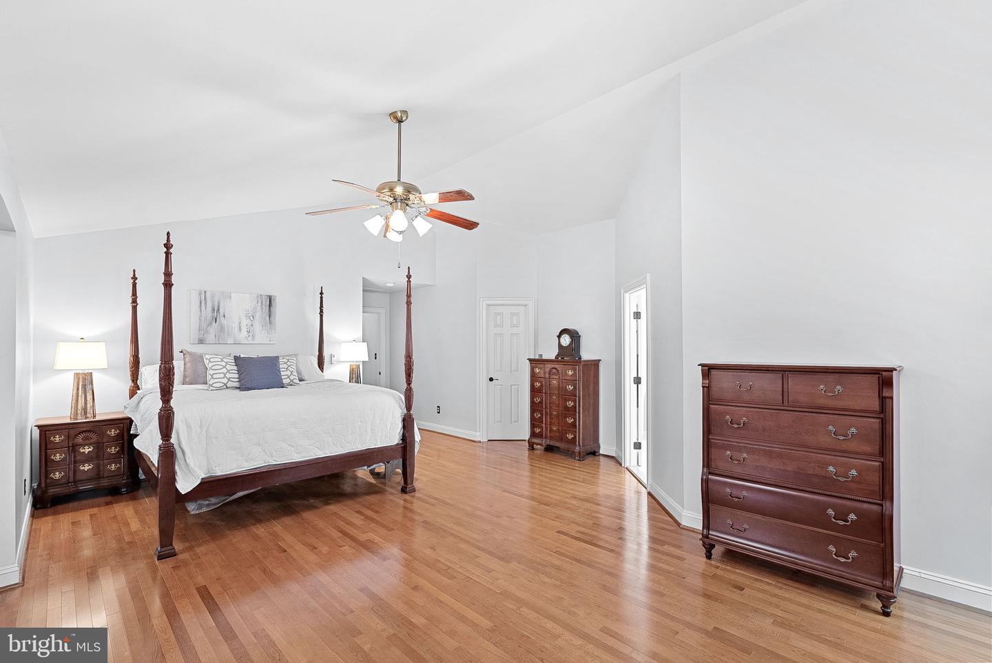 Waterford, Virginia, 20197, United States, 5 Bedrooms Bedrooms, ,4 BathroomsBathrooms,Residential,For Sale,1940957