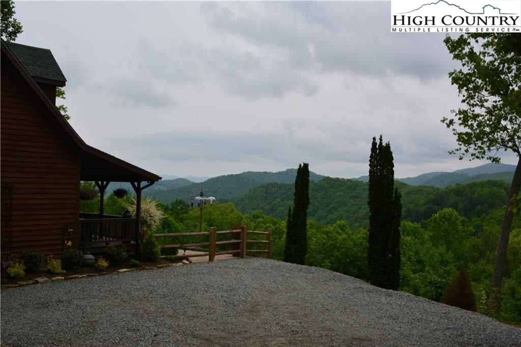 Elk Park, North Carolina, 28622, United States, 3 Bedrooms Bedrooms, ,3 BathroomsBathrooms,Residential,For Sale,1984406