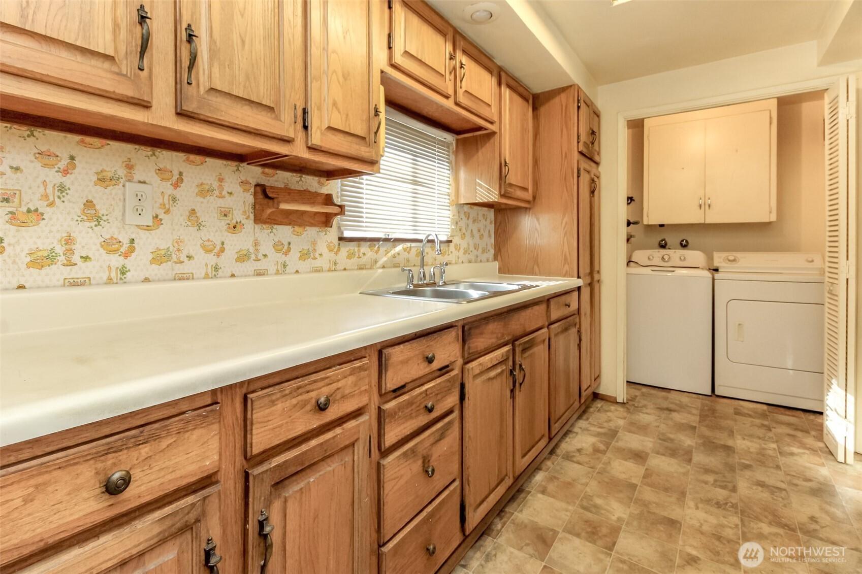 SEATTLE, Washington, 98146, United States, 3 Bedrooms Bedrooms, ,2 BathroomsBathrooms,Residential,For Sale,1969203