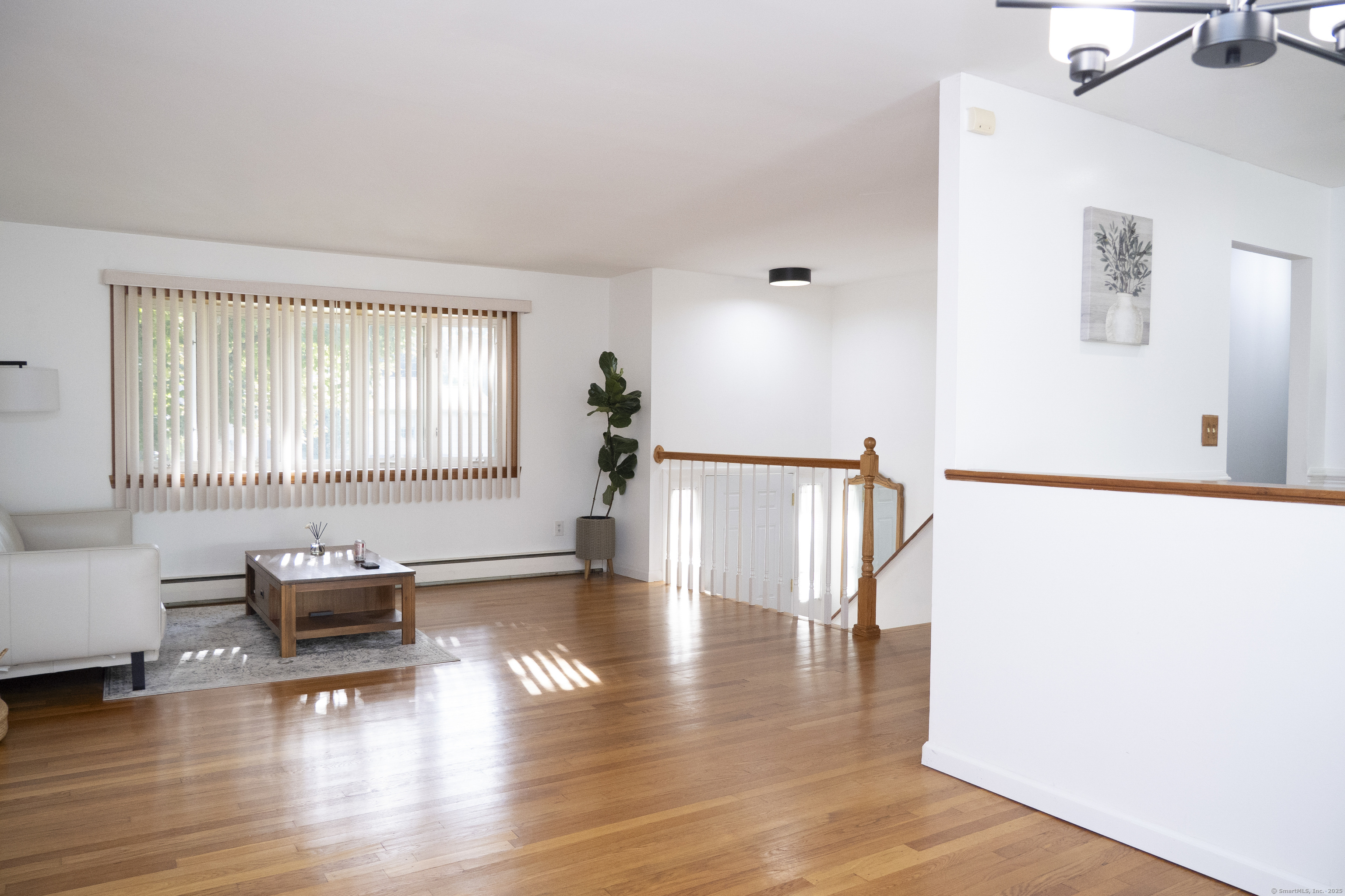 Trumbull, Connecticut, 06611, United States, 3 Bedrooms Bedrooms, ,3 BathroomsBathrooms,Residential,For Sale,1937031
