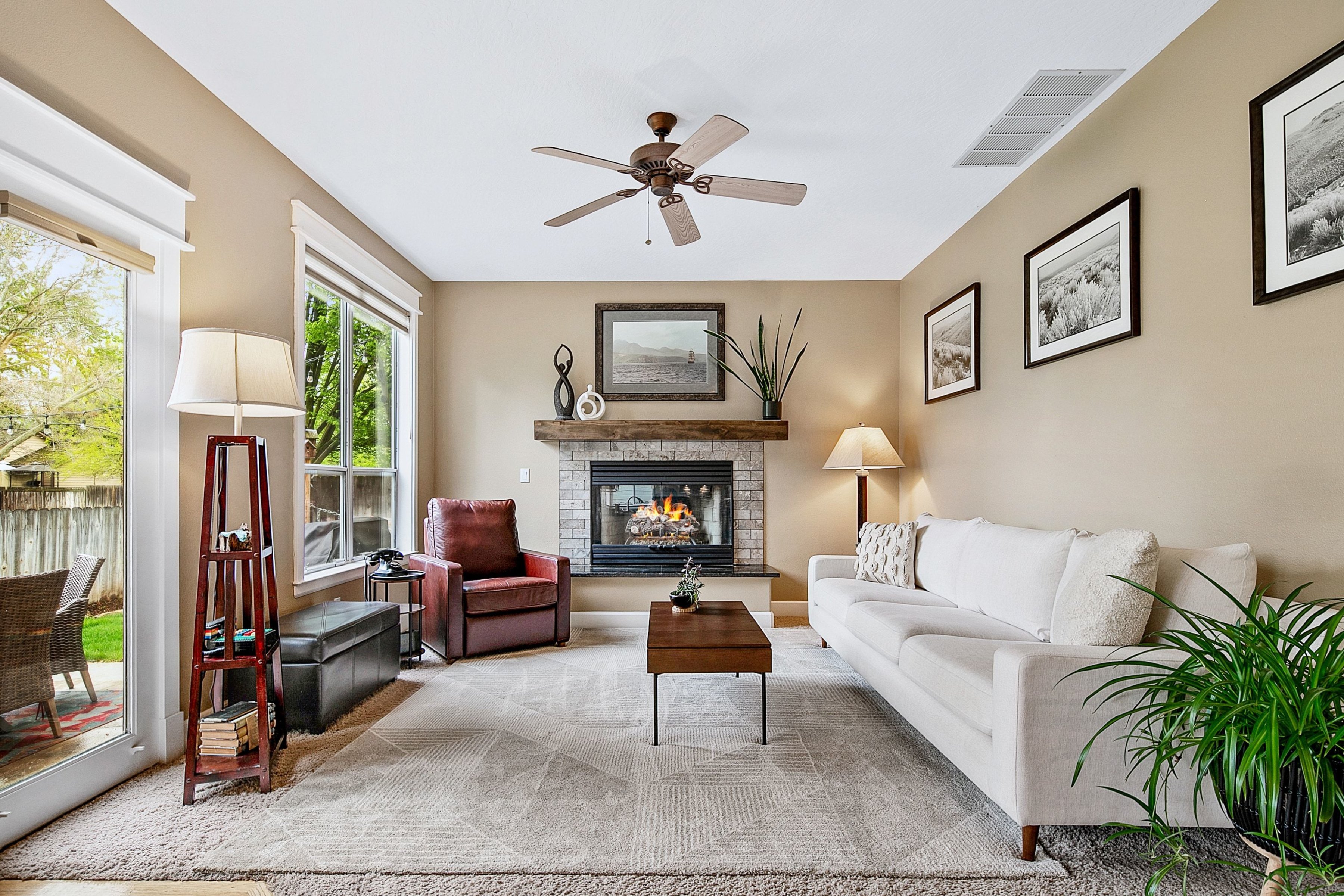  Spacious Updated Home Backs To Park With Scenic Foothills Views - 物件實景
