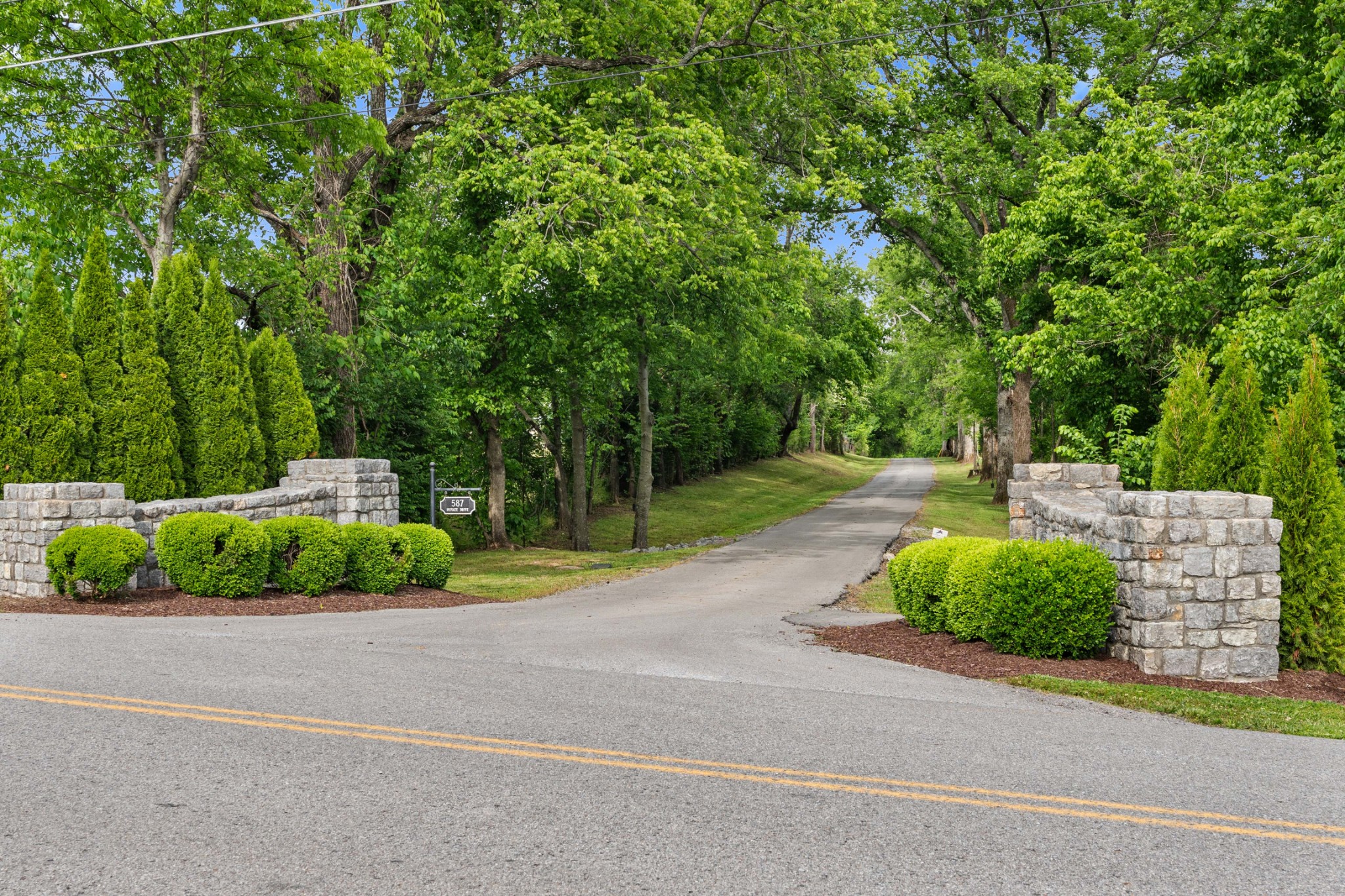  587A Douglas Ln, Gallatin, TN, 37066 - 物件實景