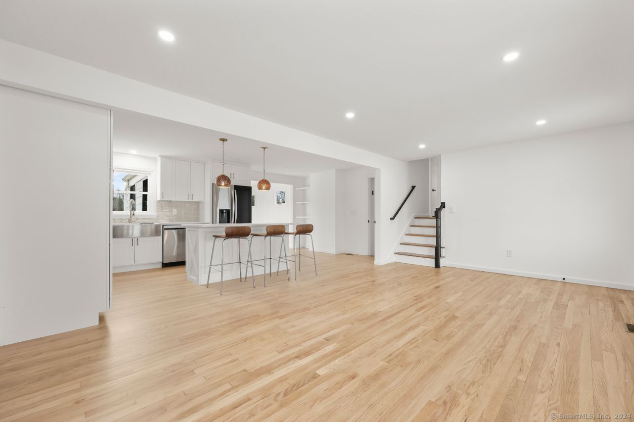 Milford, Connecticut, 06460, United States, 5 Bedrooms Bedrooms, ,3 BathroomsBathrooms,Residential,For Sale,1913239