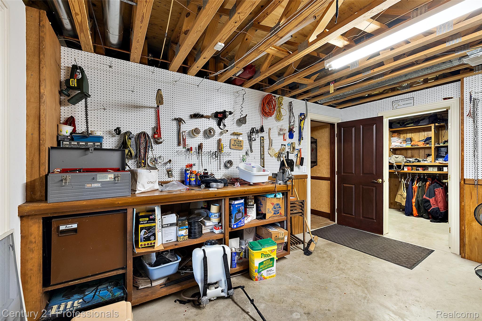 GrandBlanc, Michigan, 48439, United States, 4 Bedrooms Bedrooms, ,5 BathroomsBathrooms,Residential,For Sale,1980457