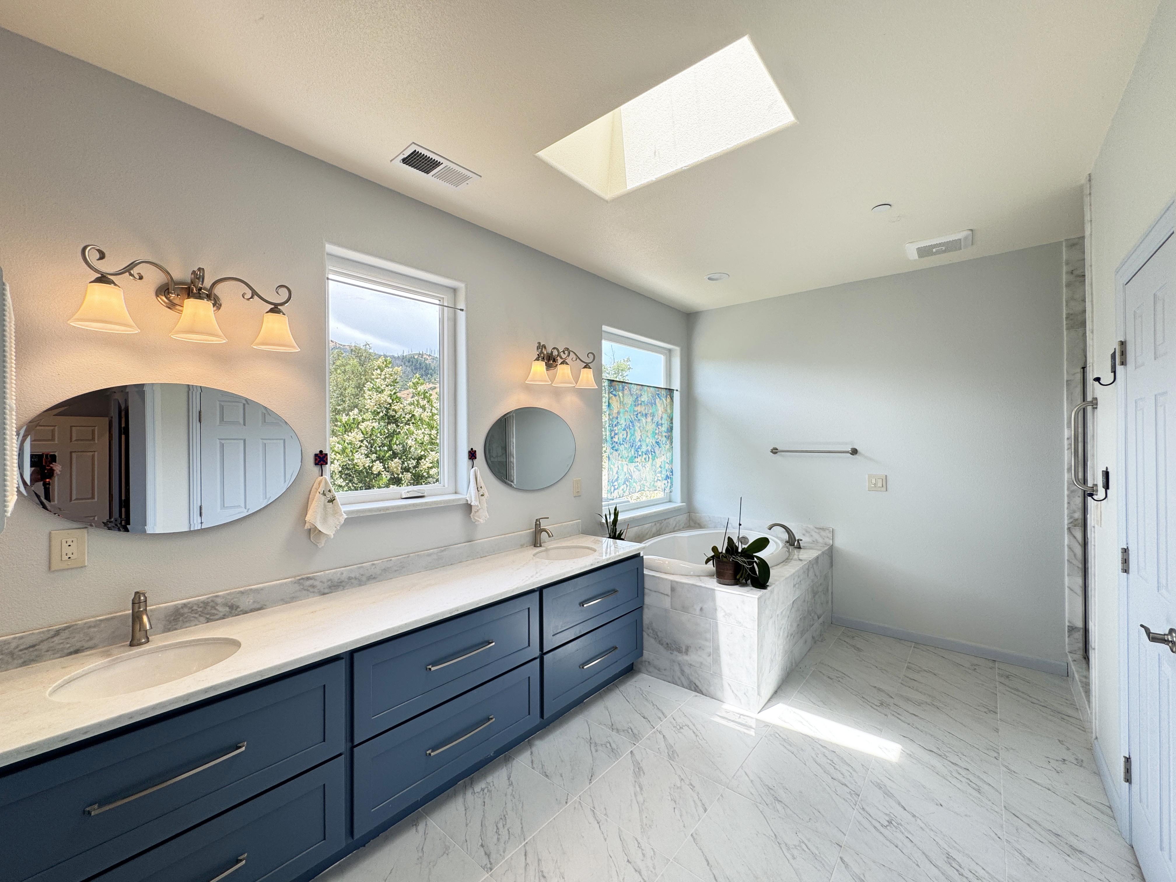 Redwood Valley, California, 95470, United States, 3 Bedrooms Bedrooms, ,3 BathroomsBathrooms,Residential,For Sale,1889817