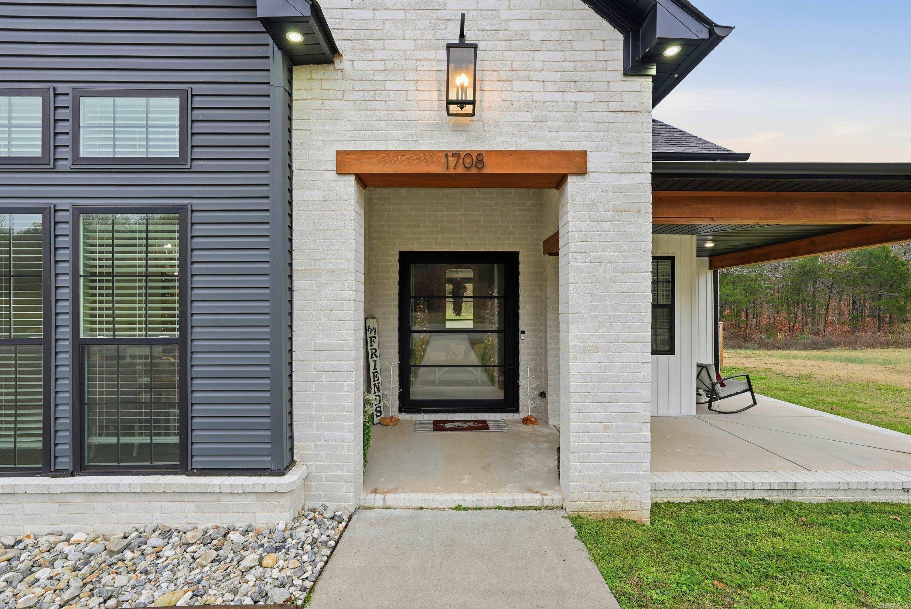 Morrilton, Arkansas, 72110, United States, 3 Bedrooms Bedrooms, ,4 BathroomsBathrooms,Residential,For Sale,2003394