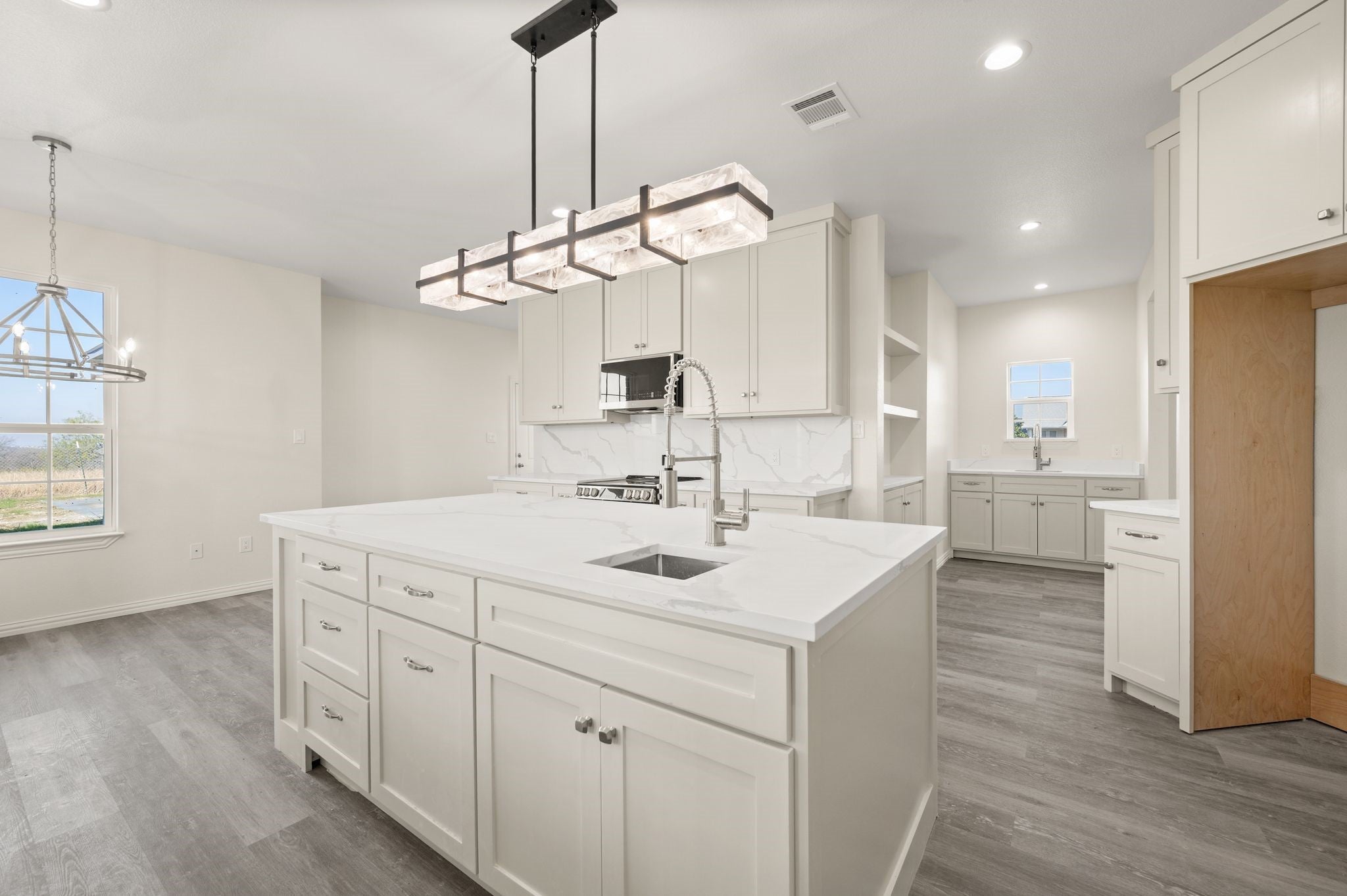 Grand Prairie, Texas, 75104, United States, 5 Bedrooms Bedrooms, ,5 BathroomsBathrooms,Residential,For Sale,2005426