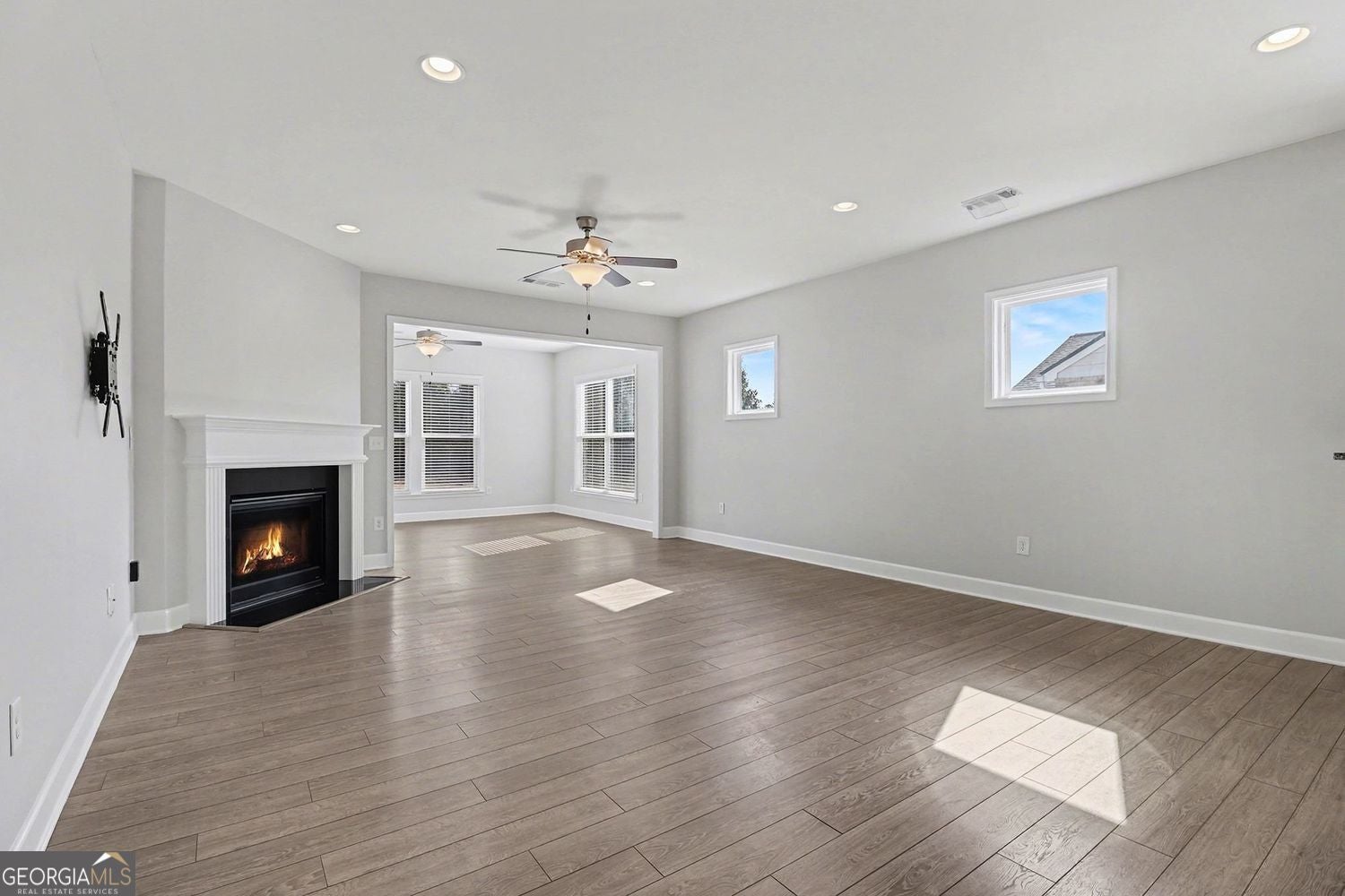 Suwanee, Georgia, 30024, United States, 3 Bedrooms Bedrooms, ,2 BathroomsBathrooms,Residential,For Sale,2015199