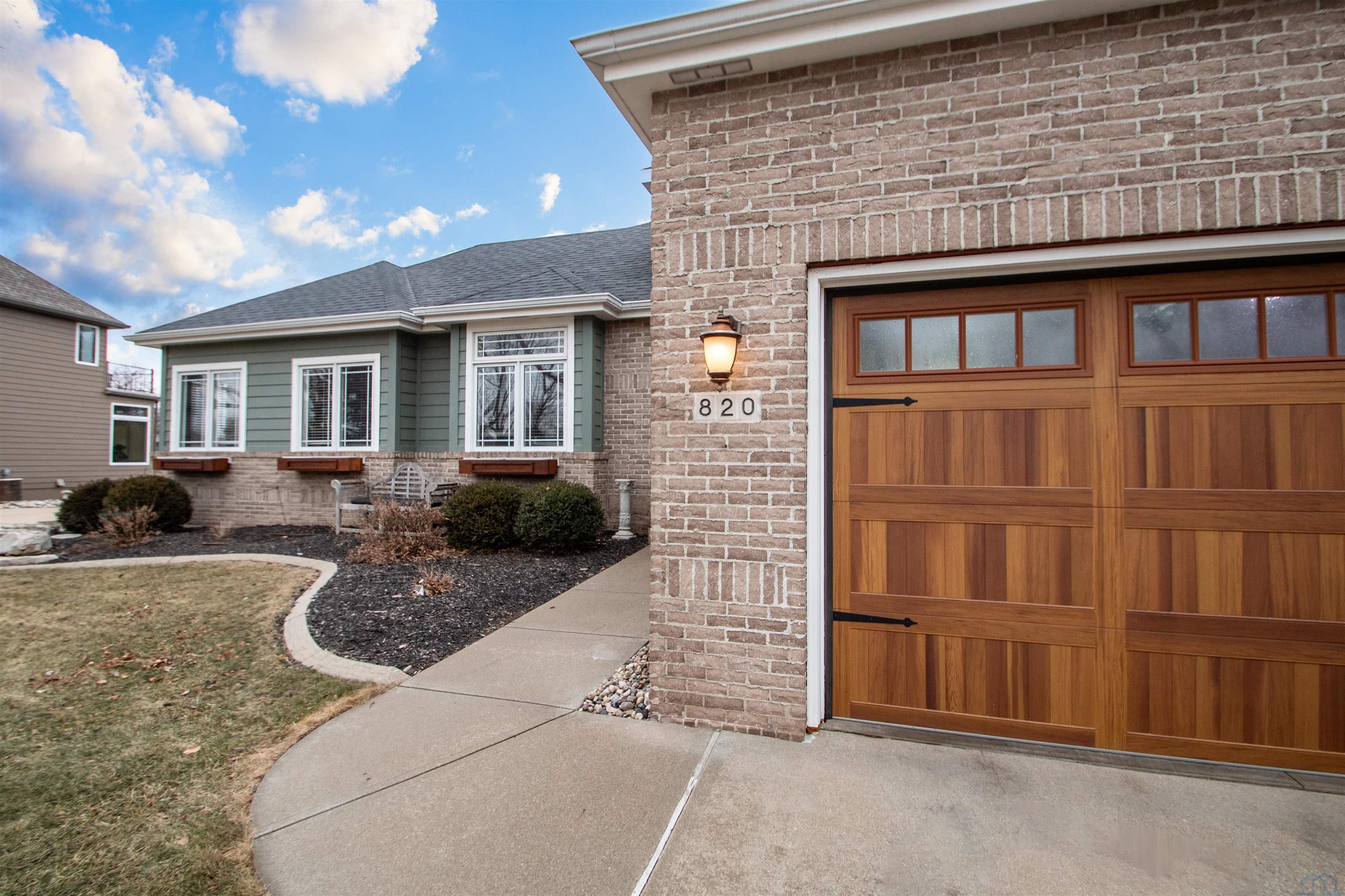 Dakota Dunes, South Dakota, 57049, United States, 3 Bedrooms Bedrooms, ,3 BathroomsBathrooms,Residential,For Sale,2015329