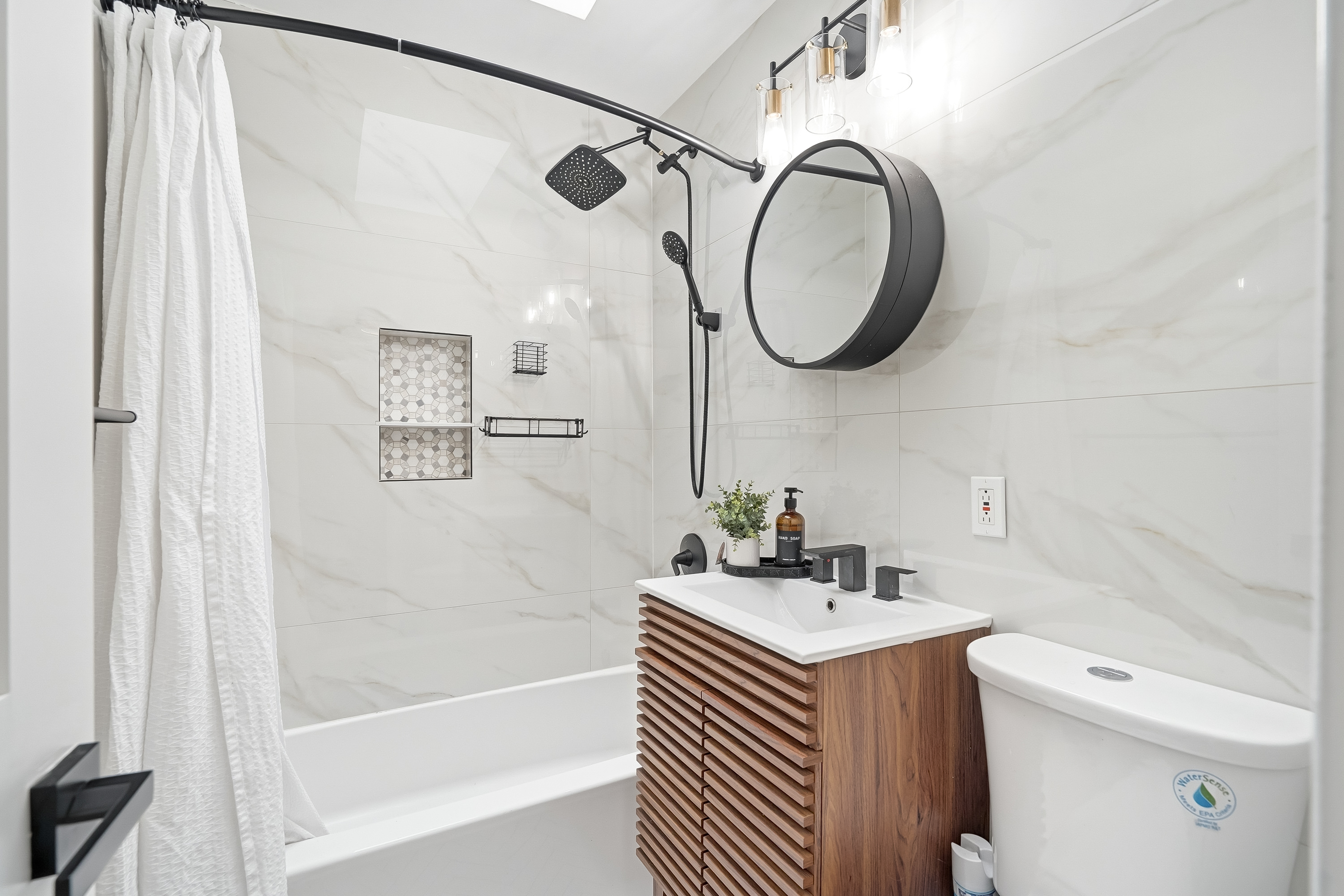  Adorable Cape Colonial in Manor Woods - 物件實景