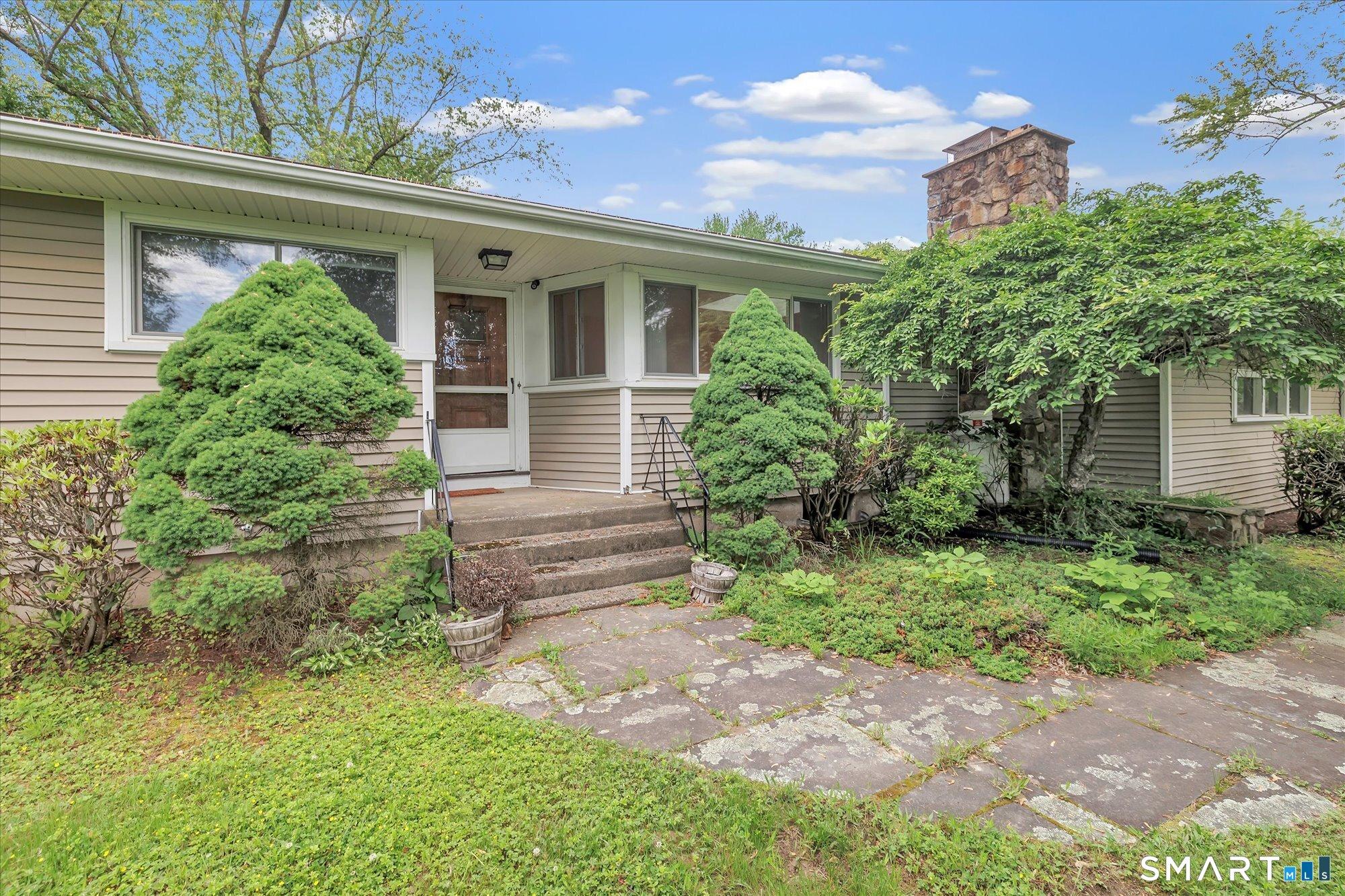 Trumbull, Connecticut, 06611, United States, 3 Bedrooms Bedrooms, ,2 BathroomsBathrooms,Residential,For Sale,2048685