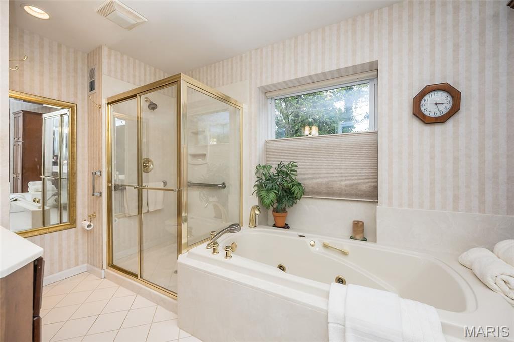 Chesterfield, Missouri, 63017, United States, 4 Bedrooms Bedrooms, ,3 BathroomsBathrooms,Residential,For Sale,1932834