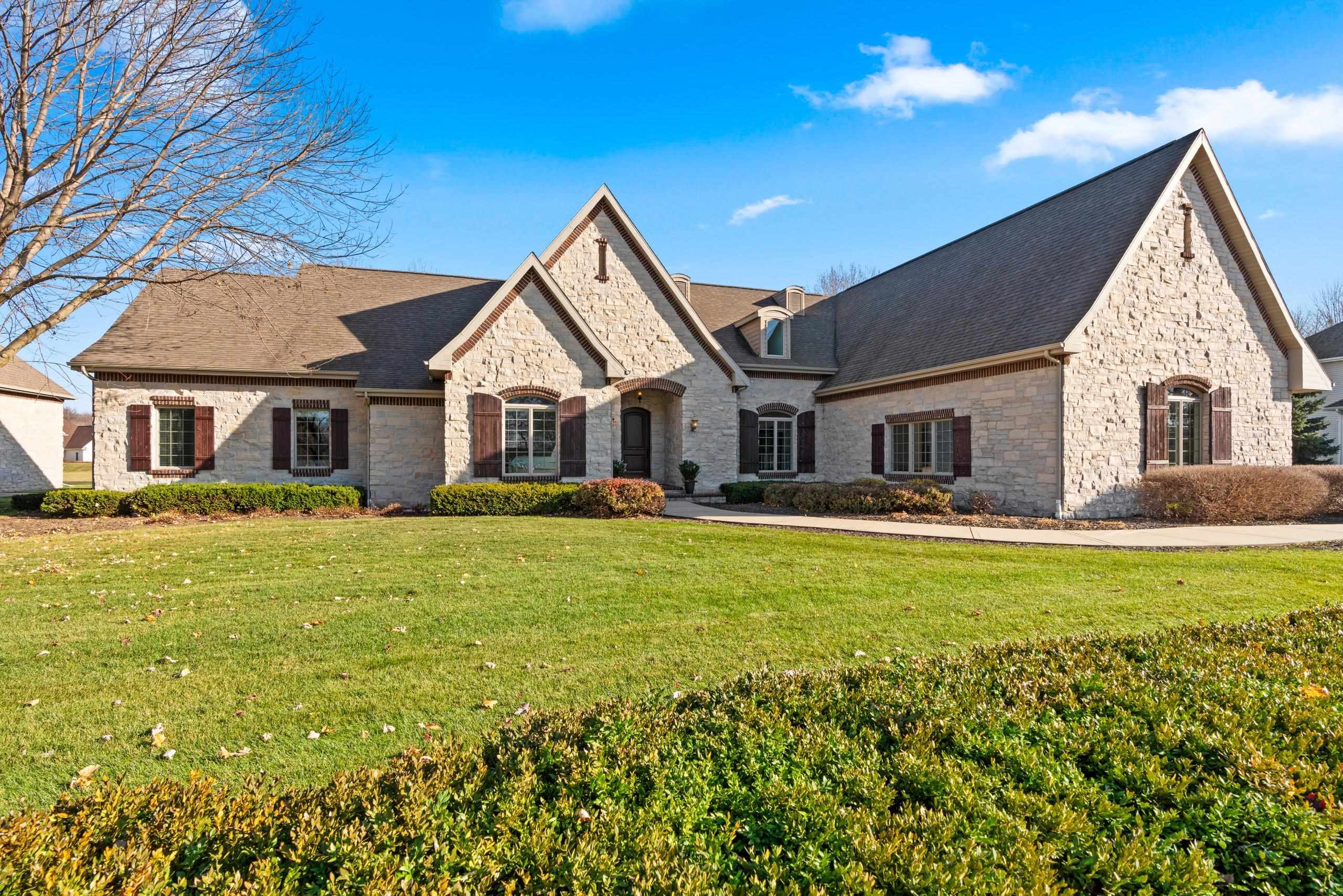 MENASHA, Wisconsin, 54952, United States, 6 Bedrooms Bedrooms, ,5 BathroomsBathrooms,Residential,For Sale,1994548