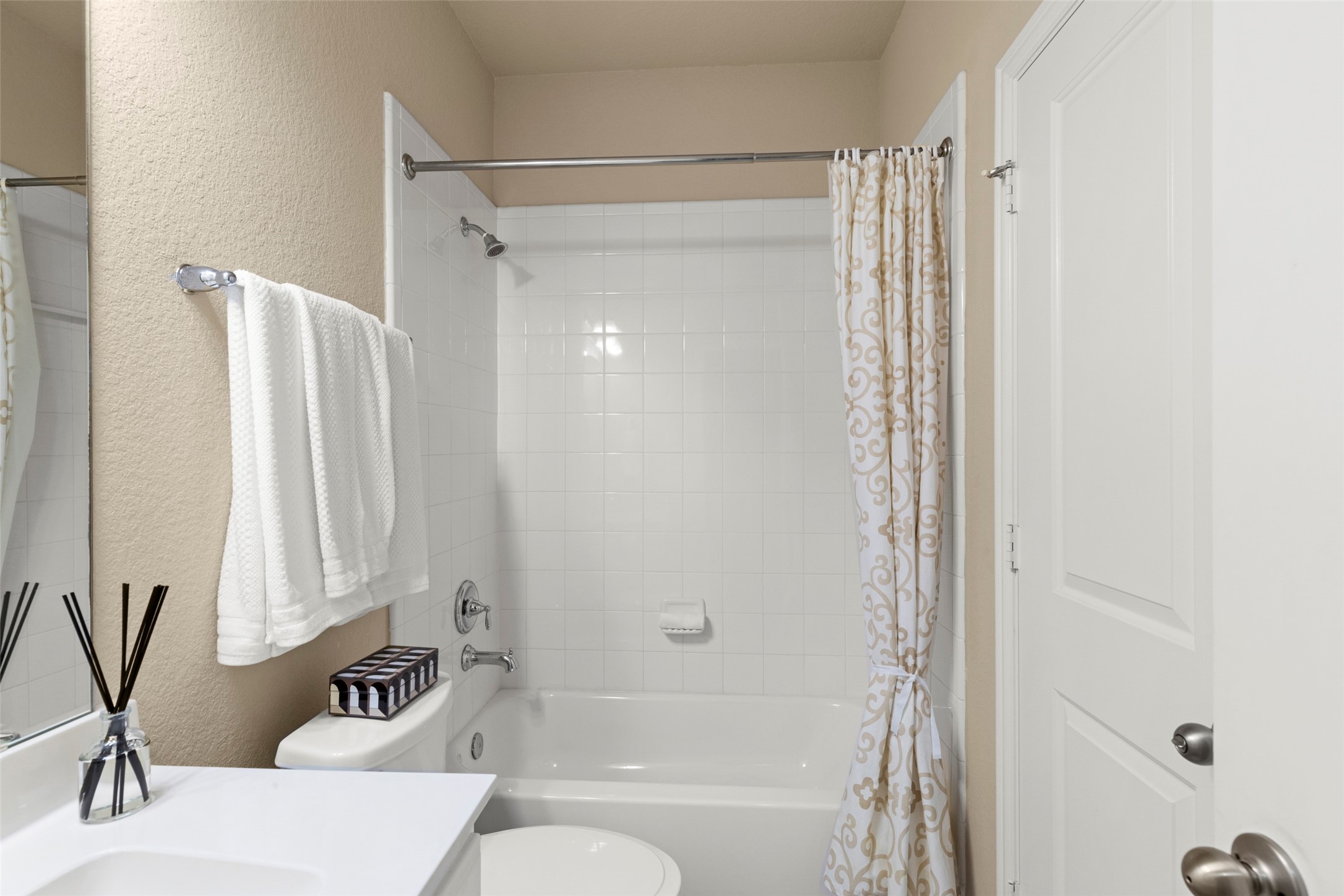 Richmond, Texas, 77407, United States, 4 Bedrooms Bedrooms, ,3 BathroomsBathrooms,Residential,For Sale,1883257