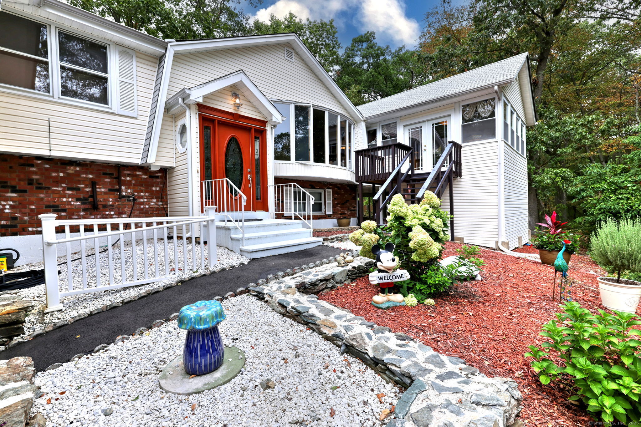 West Haven, Connecticut, 06516, United States, 3 Bedrooms Bedrooms, ,2 BathroomsBathrooms,Residential,For Sale,1925877