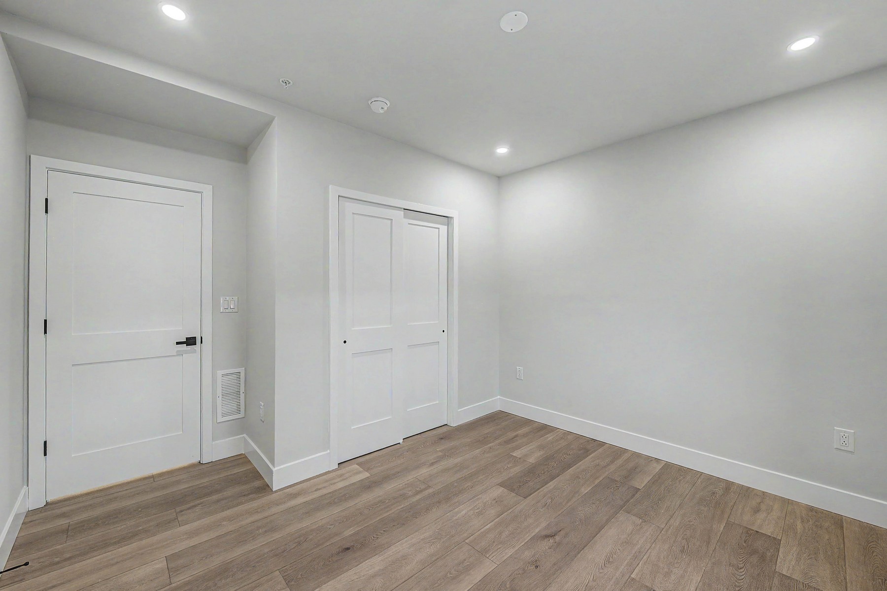  323 E Oak Avenue #103 - 物件實景