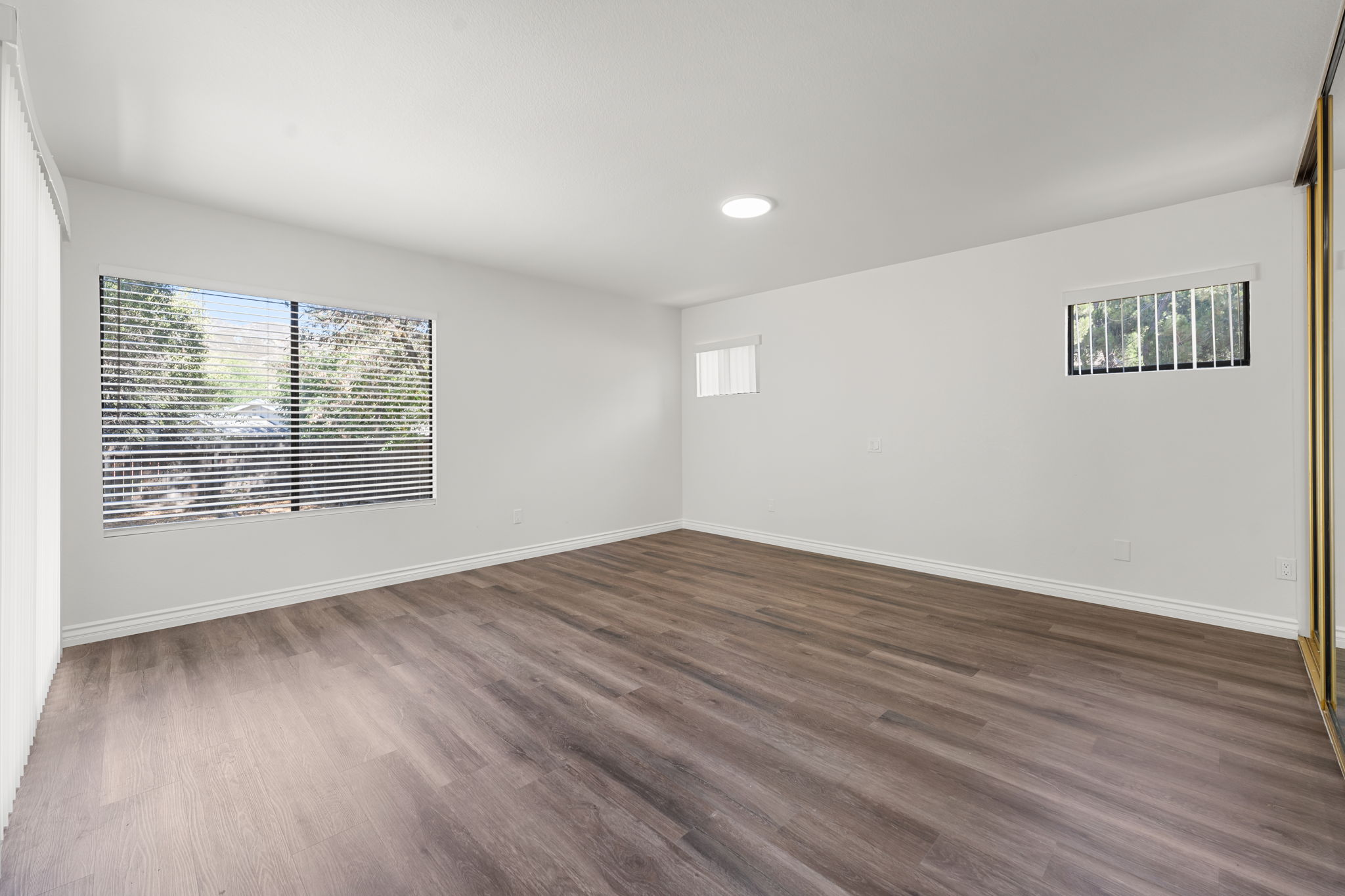 Lytle Creek, California, 92358, United States, 3 Bedrooms Bedrooms, ,2 BathroomsBathrooms,Residential,For Sale,1995534