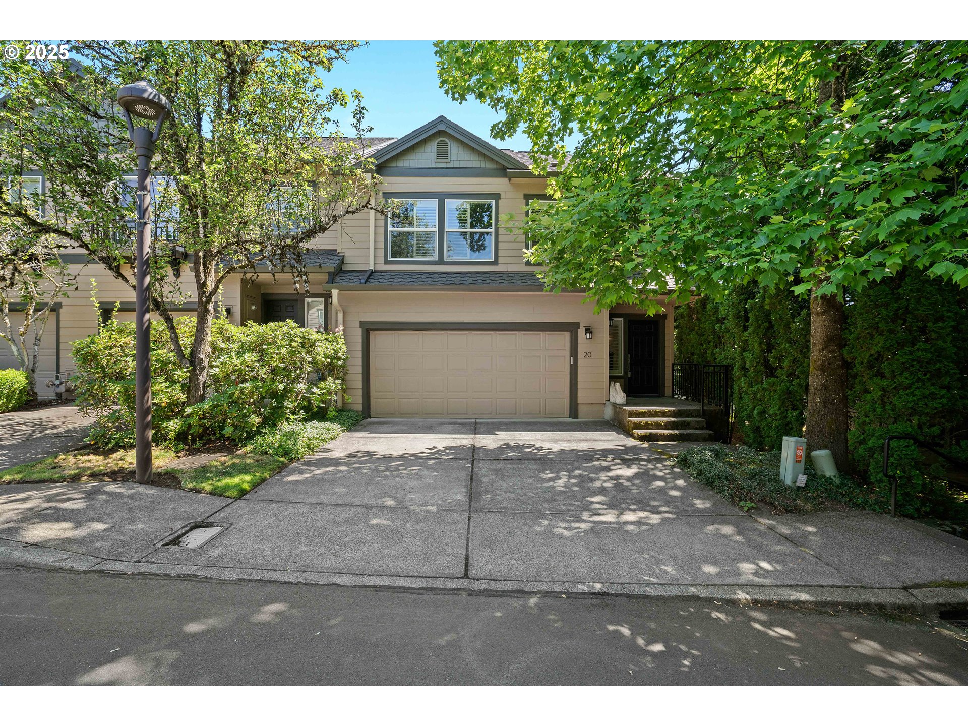 Lake Oswego, Oregon, 97035, United States, 2 Bedrooms Bedrooms, ,2 BathroomsBathrooms,Residential,For Sale,1889875