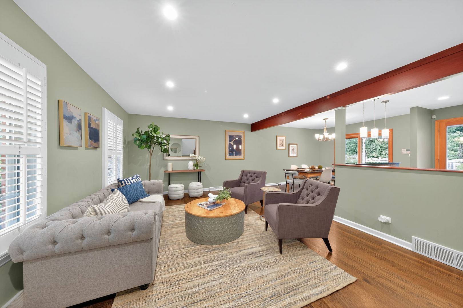 Glenview, Illinois, 60025, United States, 4 Bedrooms Bedrooms, ,3 BathroomsBathrooms,Residential,For Sale,1927417