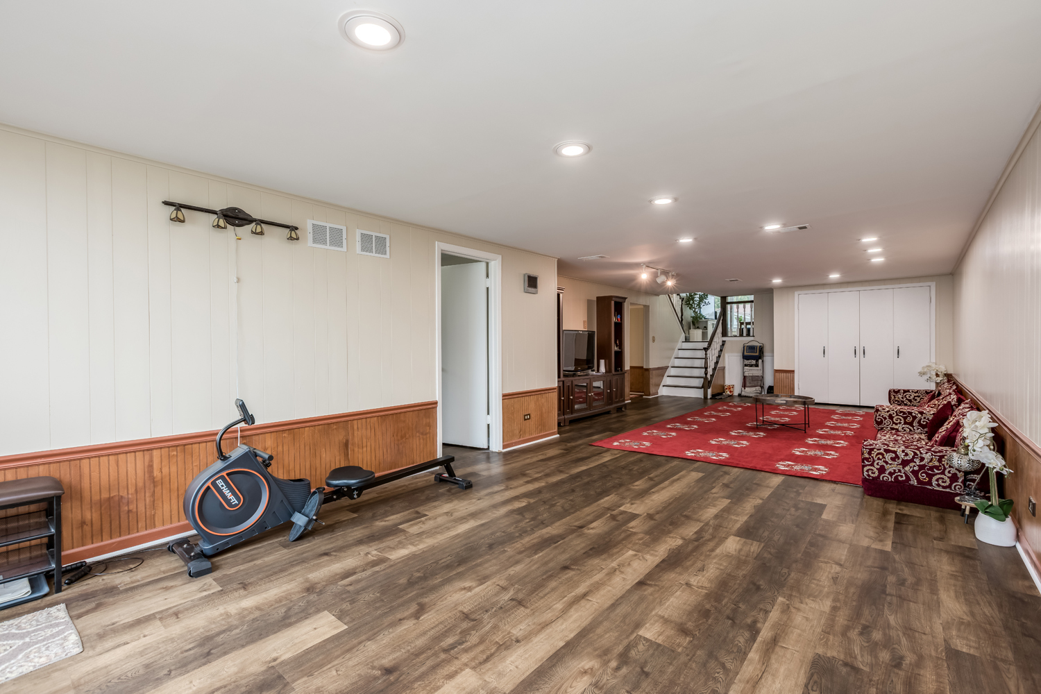 Morton Grove, Illinois, 60053, United States, 5 Bedrooms Bedrooms, ,3 BathroomsBathrooms,Residential,For Sale,1928760