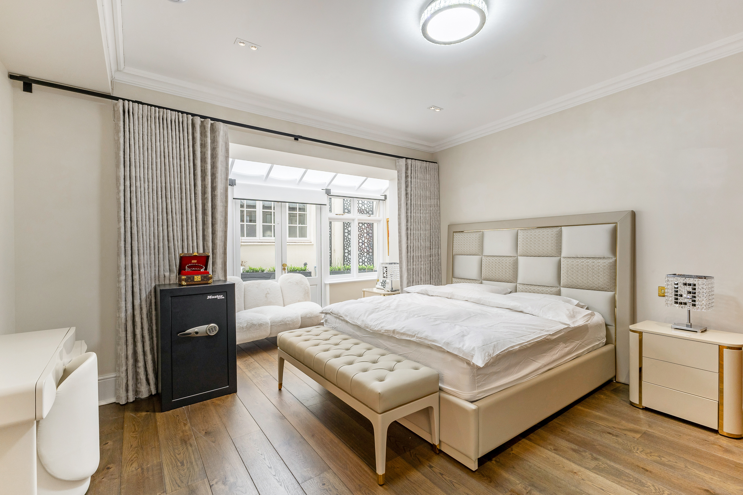  Grand Proportions on in Queen