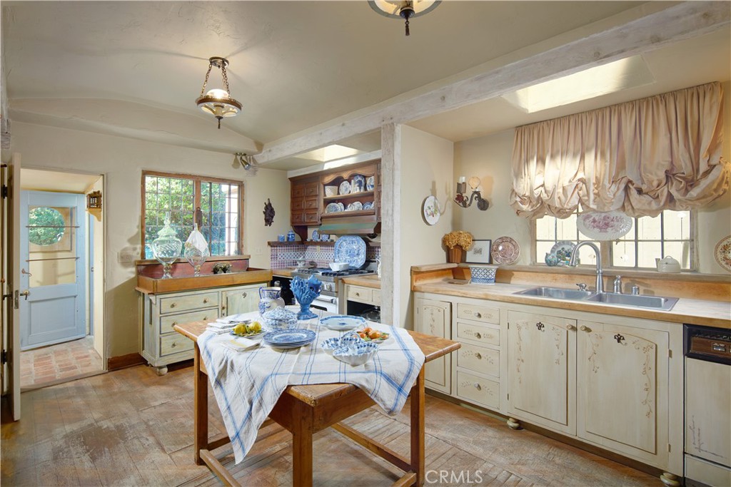 Dana Point, California, 92624, United States, 4 Bedrooms Bedrooms, ,4 BathroomsBathrooms,Residential,For Sale,1901467