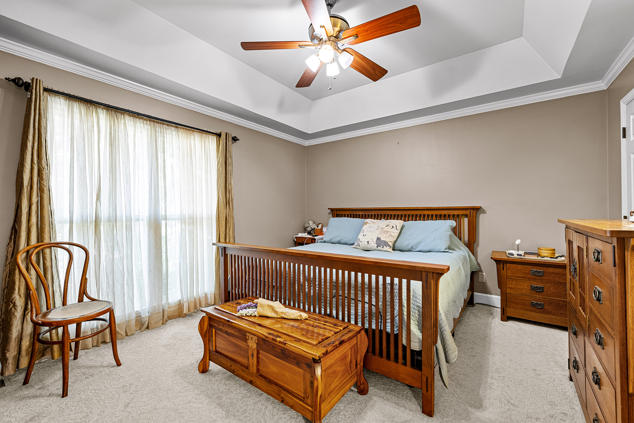 Beautiful Home with Backyard Retreat in Hillandale - 物件實景