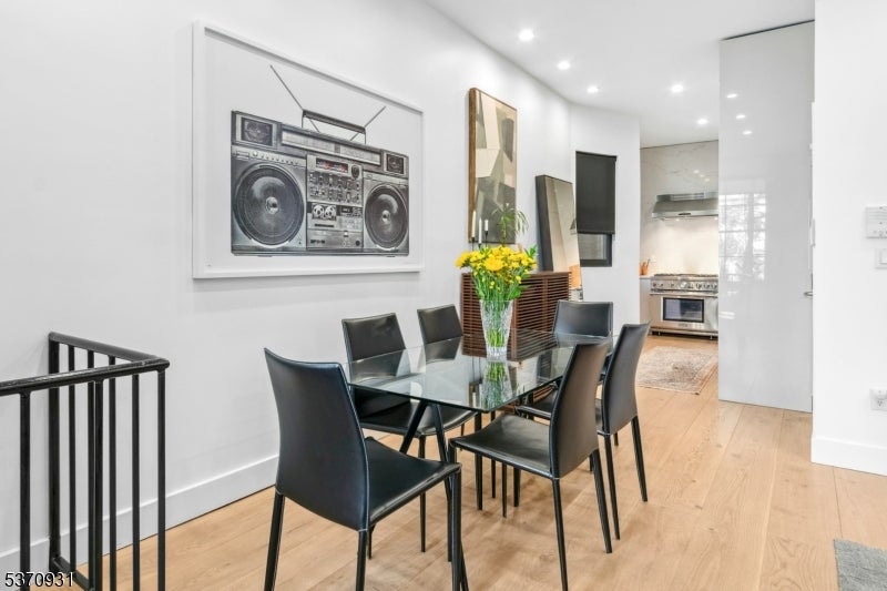 Jersey City, New Jersey, 07302, United States, 1 Bedroom Bedrooms, ,2 BathroomsBathrooms,Residential,For Sale,1942665