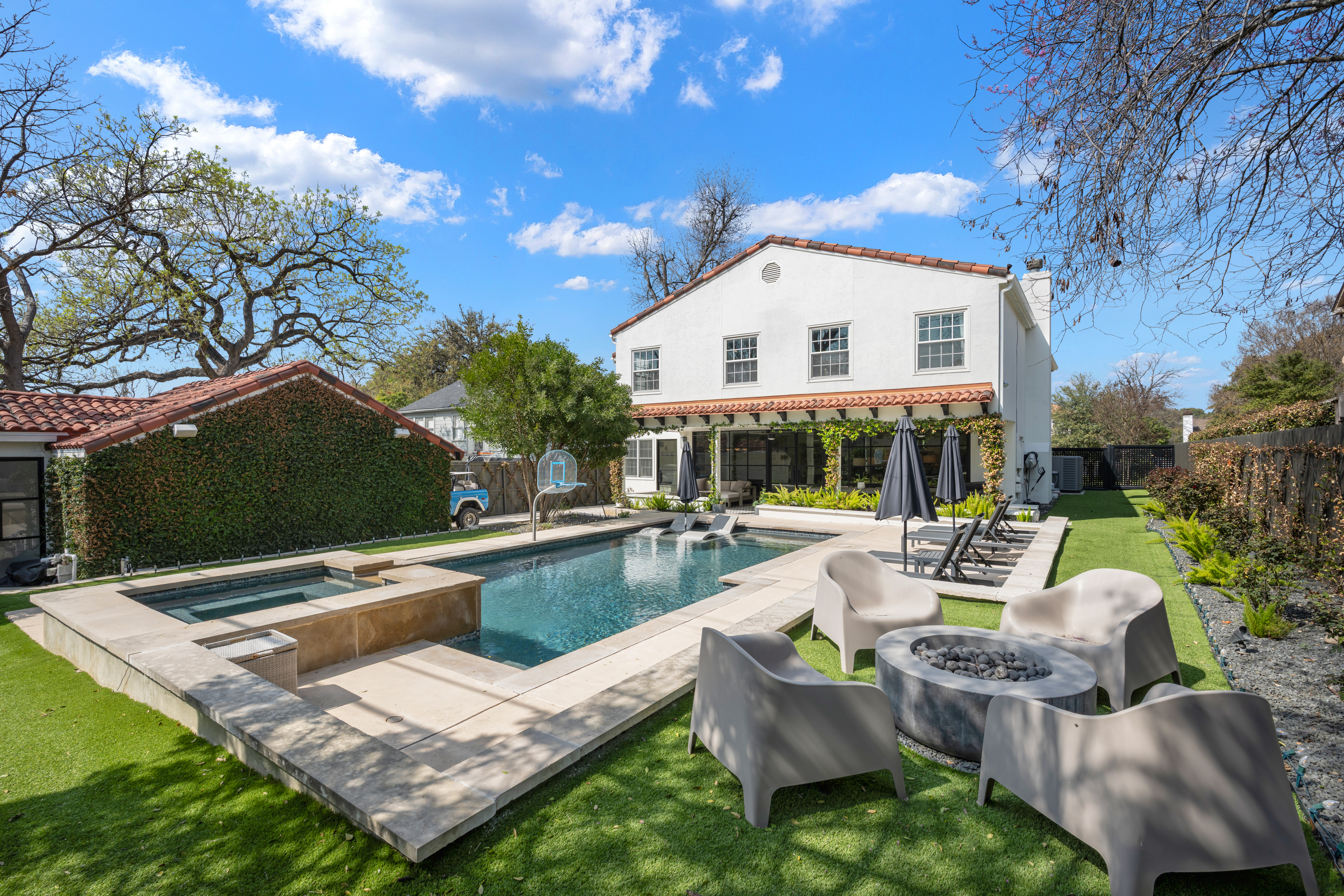  Designer Renovation + Pool Retreat in Terrell Hills - 物件實景