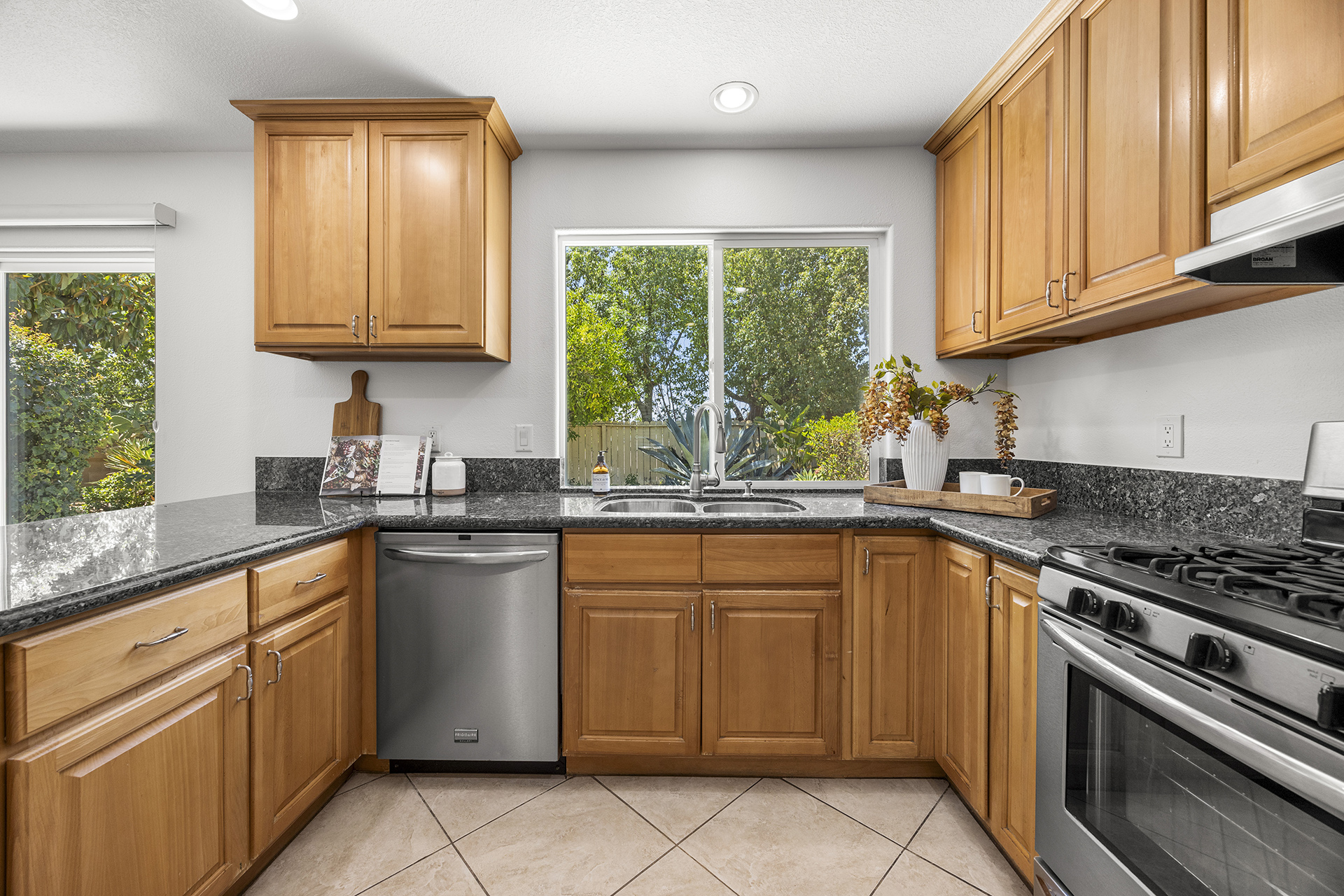 Anaheim, California, 92807, United States, 3 Bedrooms Bedrooms, ,2 BathroomsBathrooms,Residential,For Sale,1889806