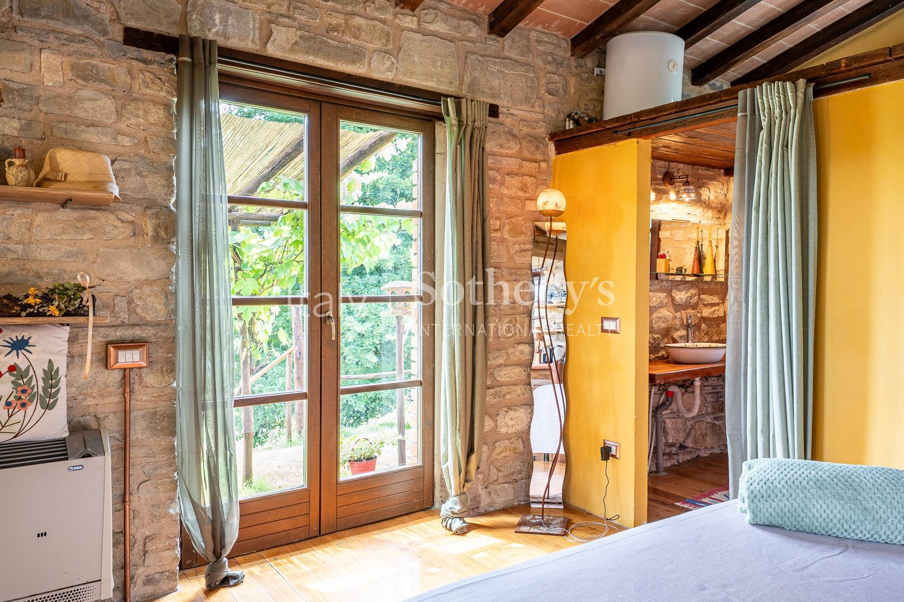  Stunning lake view historic renovated farmhouse with pool - 物件實景