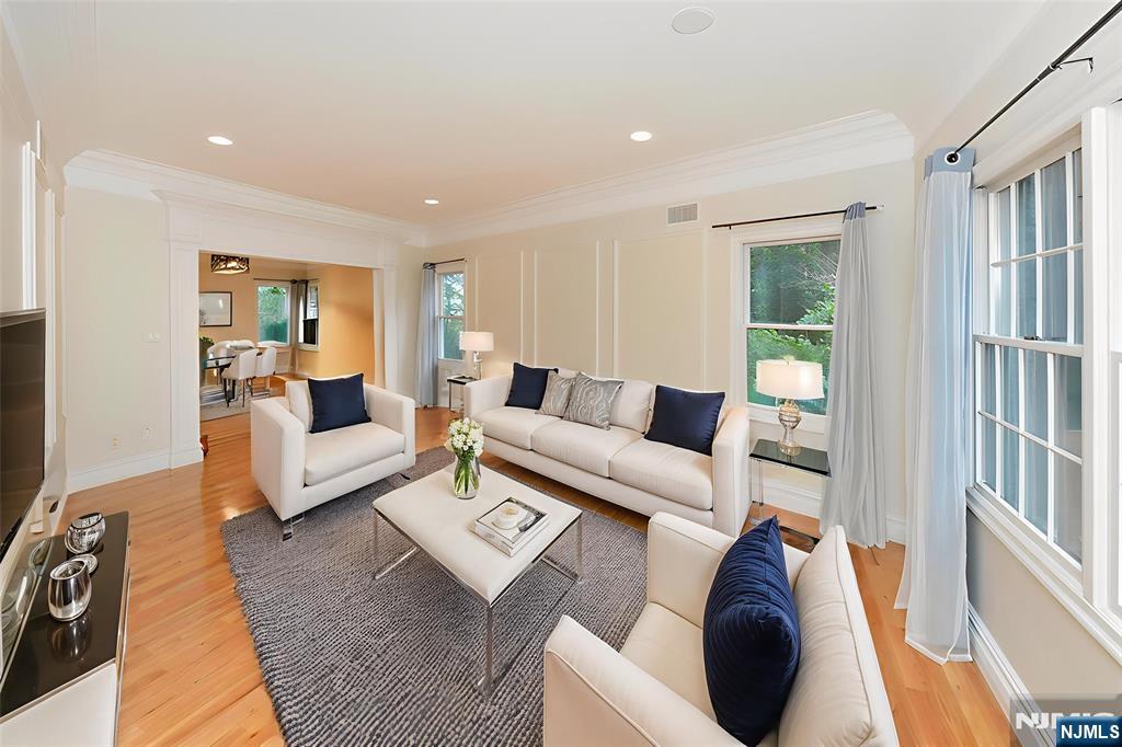 Fort Lee, New Jersey, 07024, United States, 5 Bedrooms Bedrooms, ,5 BathroomsBathrooms,Residential,For Sale,1942232