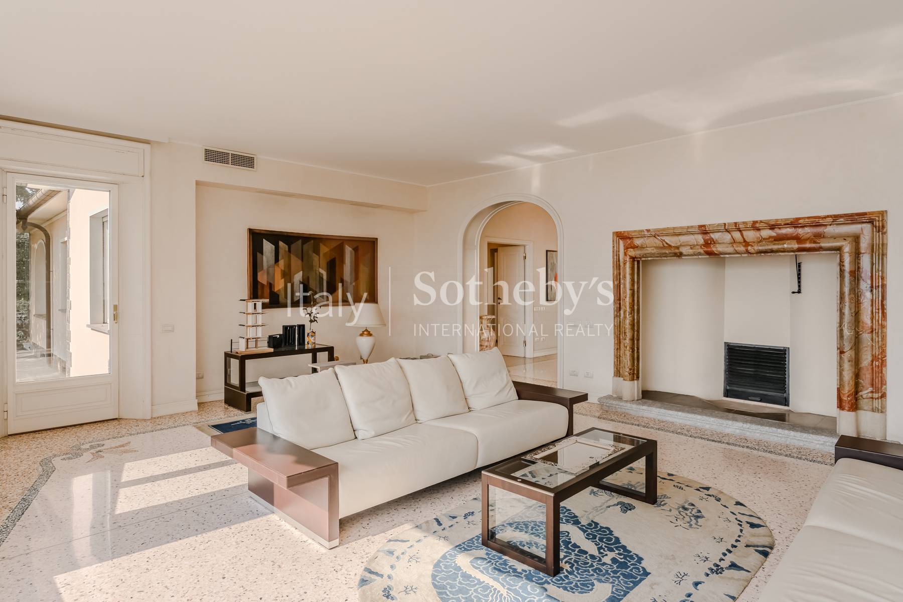  Elegant Villa with a Historic Park and Lake Views - 物件實景