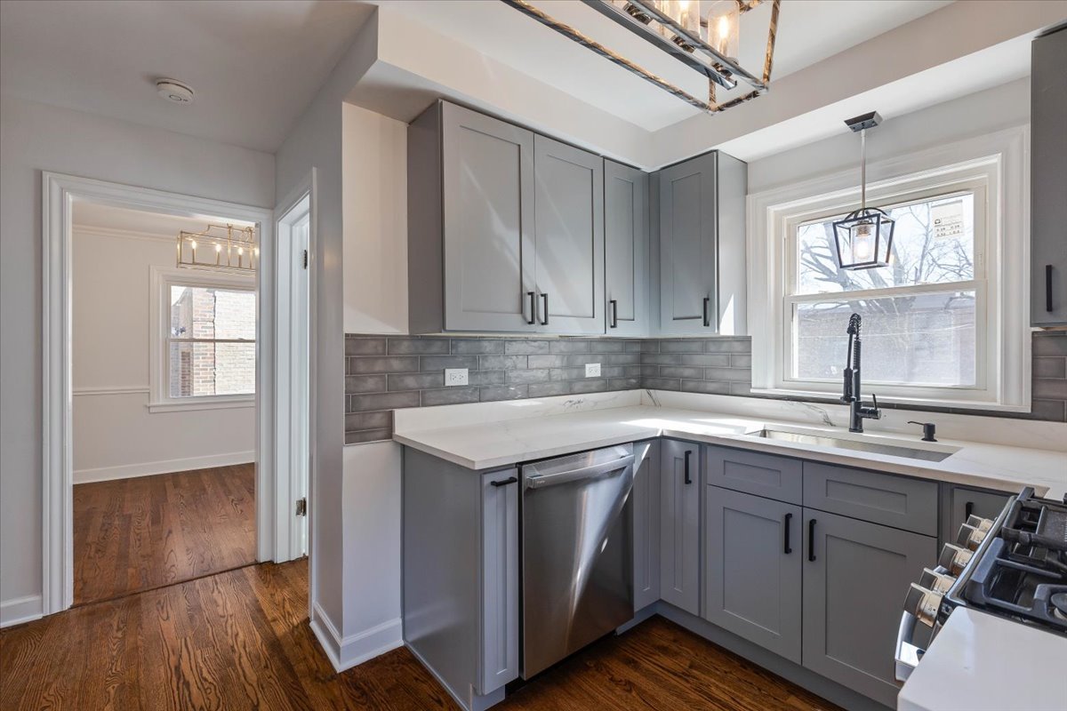 Lincolnwood, Illinois, 60712, United States, 3 Bedrooms Bedrooms, ,2 BathroomsBathrooms,Residential,For Sale,1900722