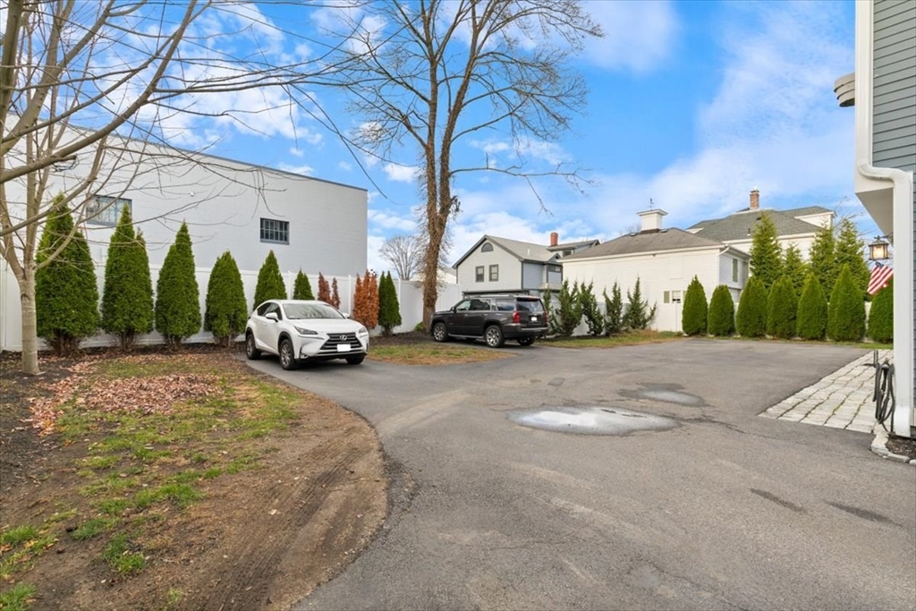 Danvers, Massachusetts, 01923, United States, 2 Bedrooms Bedrooms, ,3 BathroomsBathrooms,Residential,For Sale,1994668